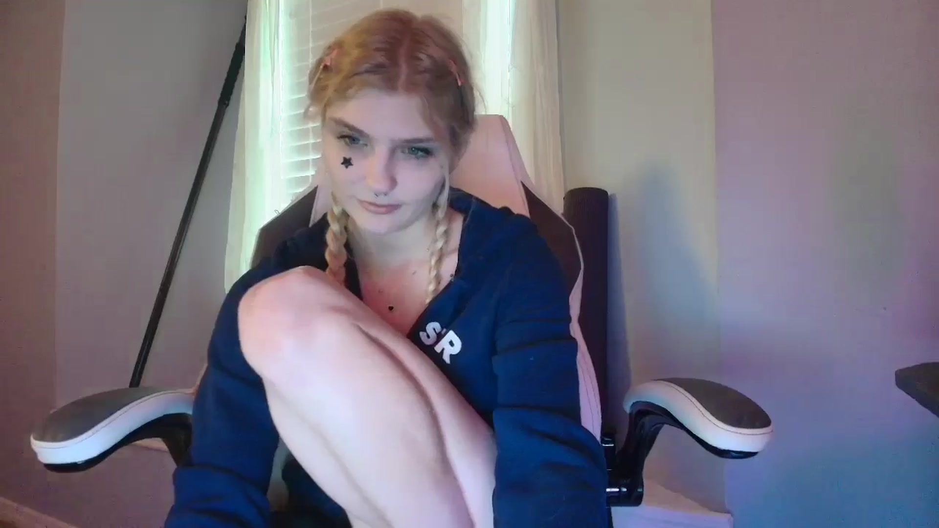 Gallery image thumbnail from DuckChan0's myfreecams stream on, 02/18/2025, 16:35 image 3 of 20