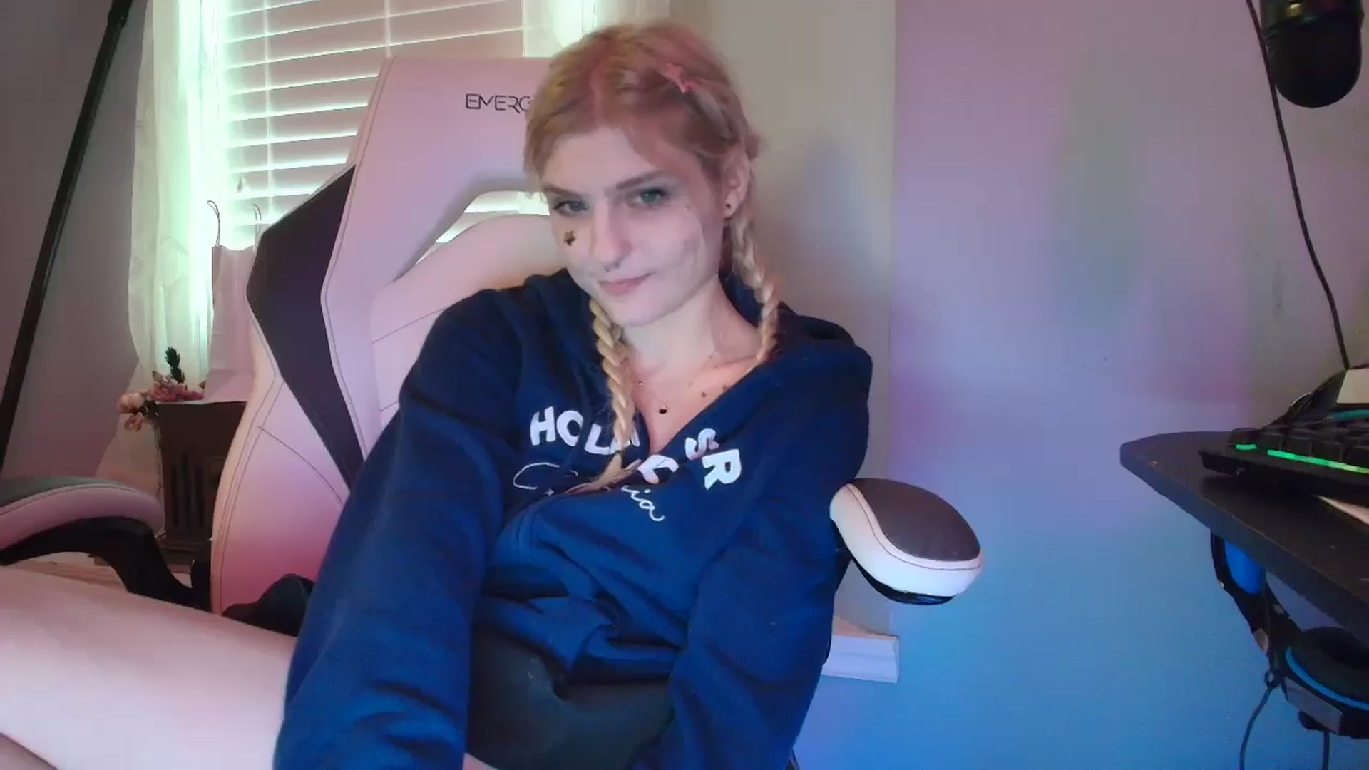 Gallery image thumbnail from DuckChan0's myfreecams stream on, 02/18/2025, 16:35 image 4 of 20