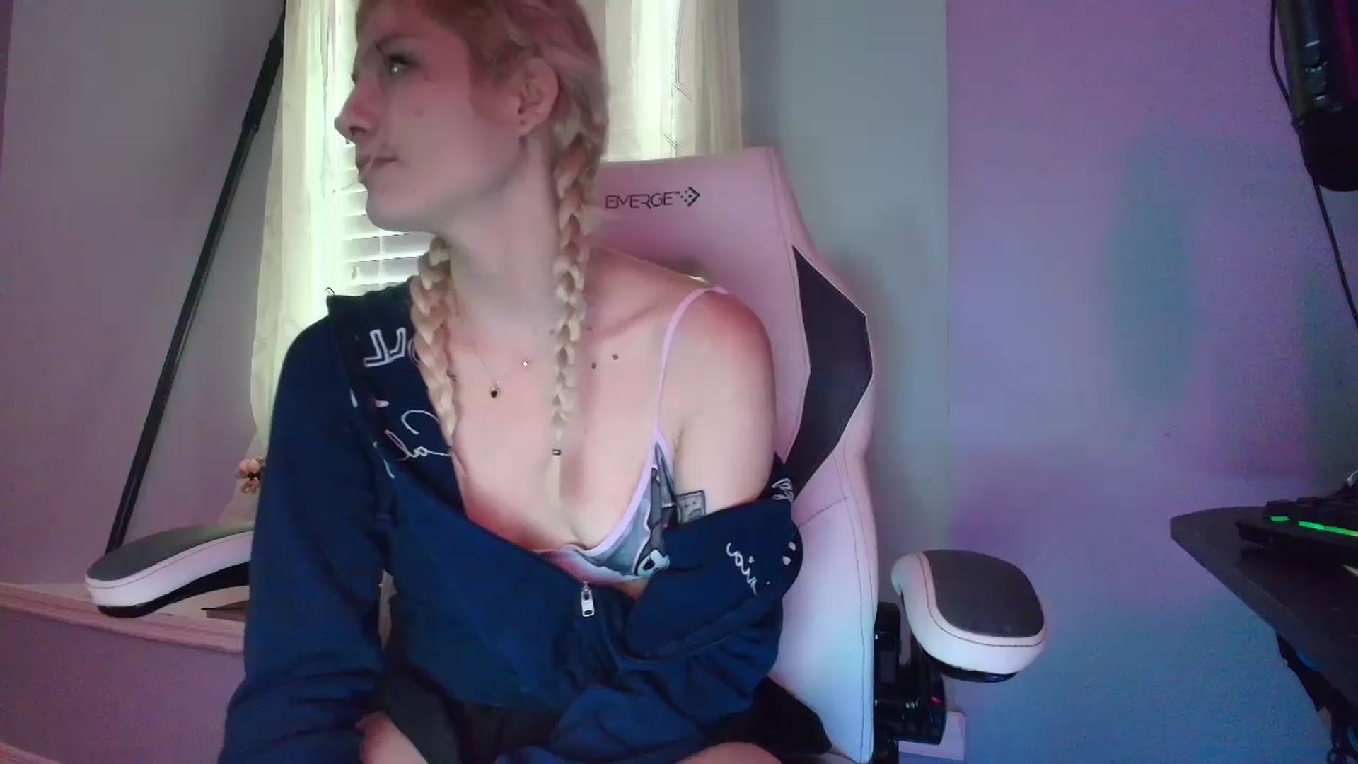 Gallery image thumbnail from DuckChan0's myfreecams stream on, 02/18/2025, 16:35 image 16 of 20