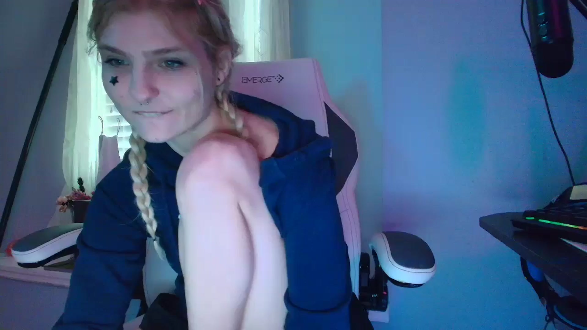 Gallery image thumbnail from DuckChan0's myfreecams stream on, 02/18/2025, 16:35 image 7 of 20