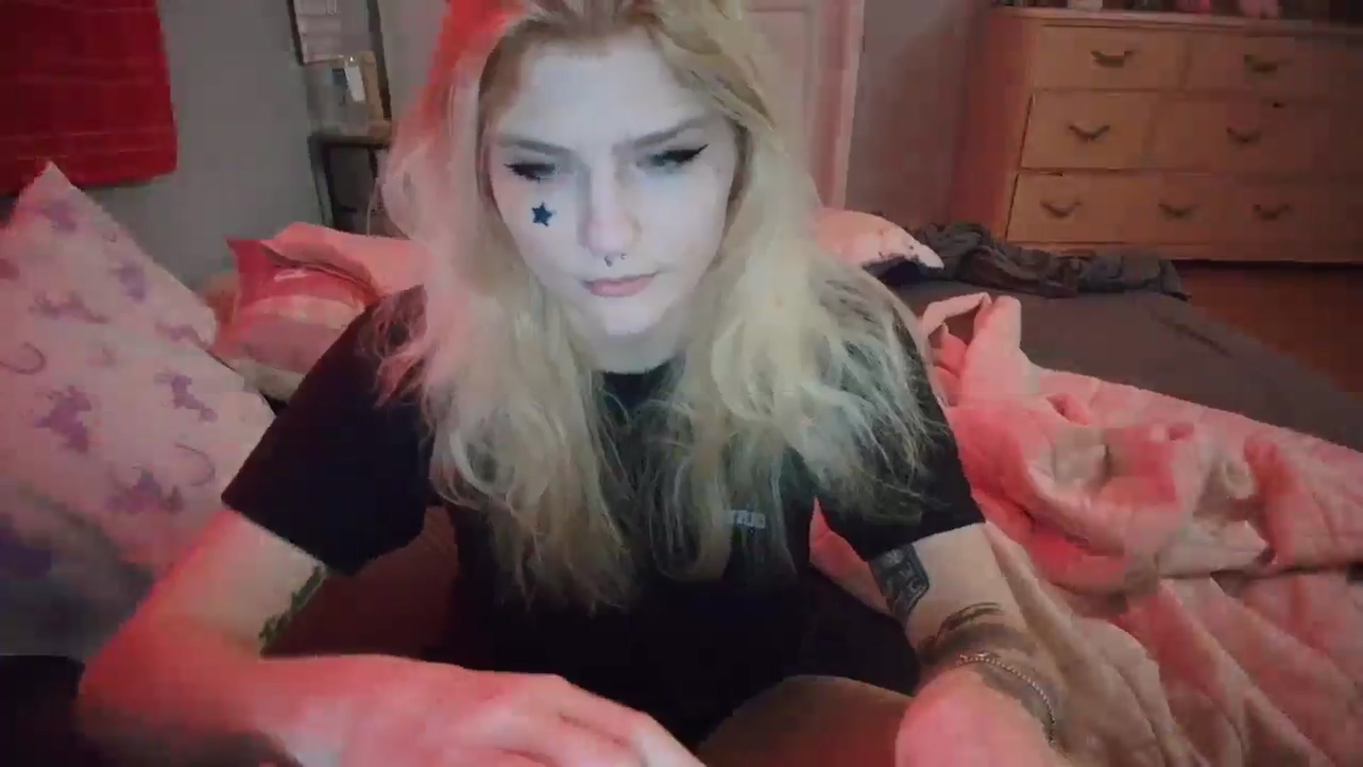 Gallery image thumbnail from DuckChan0's myfreecams stream on, 02/19/2025, 13:54 image 15 of 20