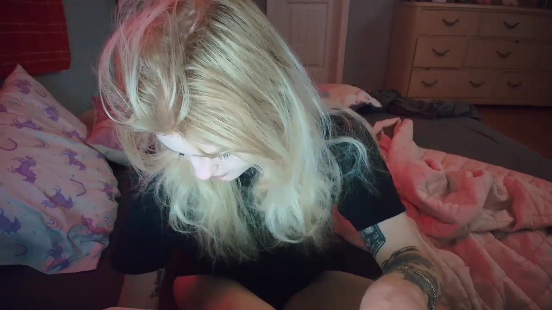 Gallery image thumbnail from DuckChan0's myfreecams stream on, 02/19/2025, 13:54 image 16 of 20