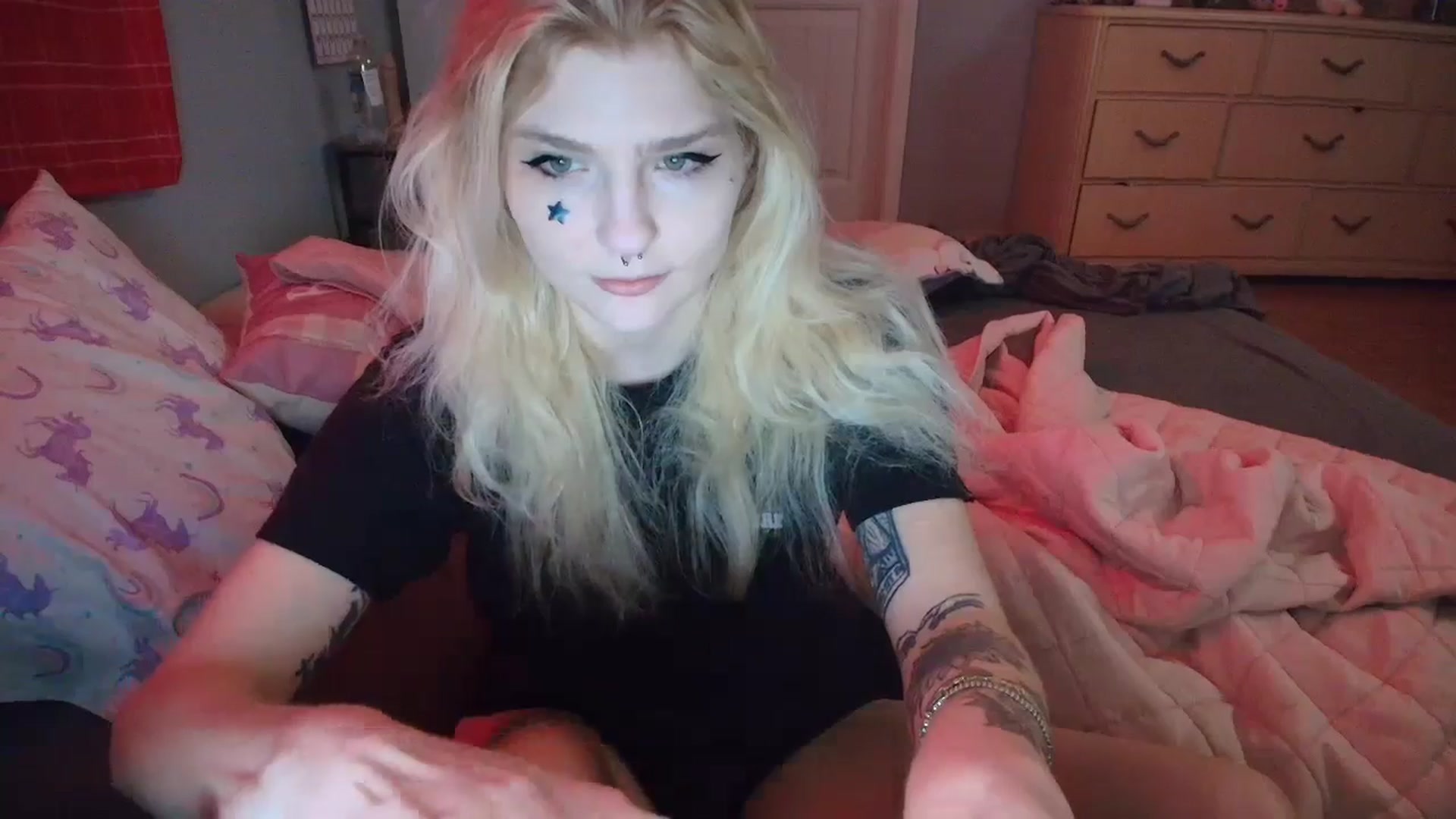 Gallery image thumbnail from DuckChan0's myfreecams stream on, 02/19/2025, 13:54 image 13 of 20