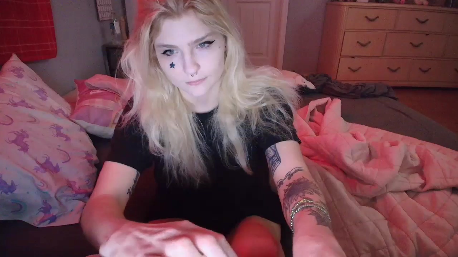 Gallery image thumbnail from DuckChan0's myfreecams stream on, 02/19/2025, 13:54 image 12 of 20