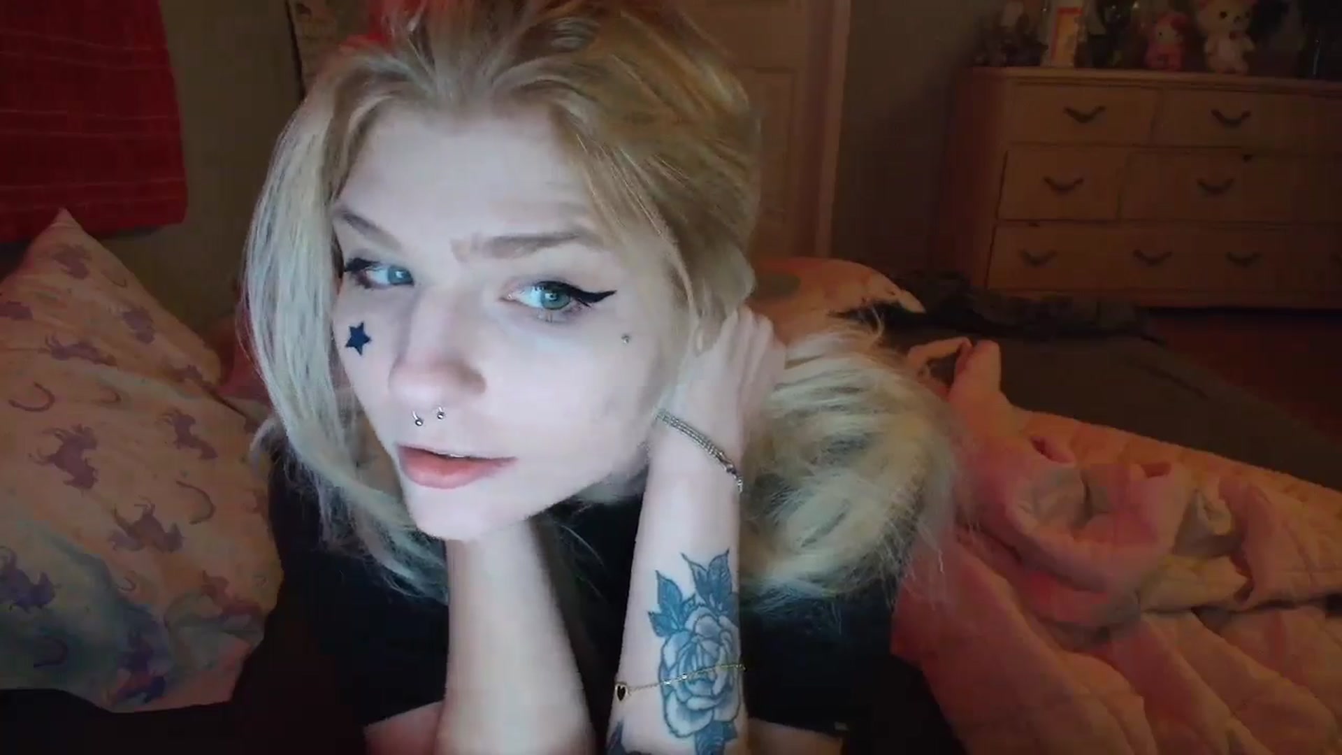 Gallery image thumbnail from DuckChan0's myfreecams stream on, 02/19/2025, 13:54 image 10 of 20