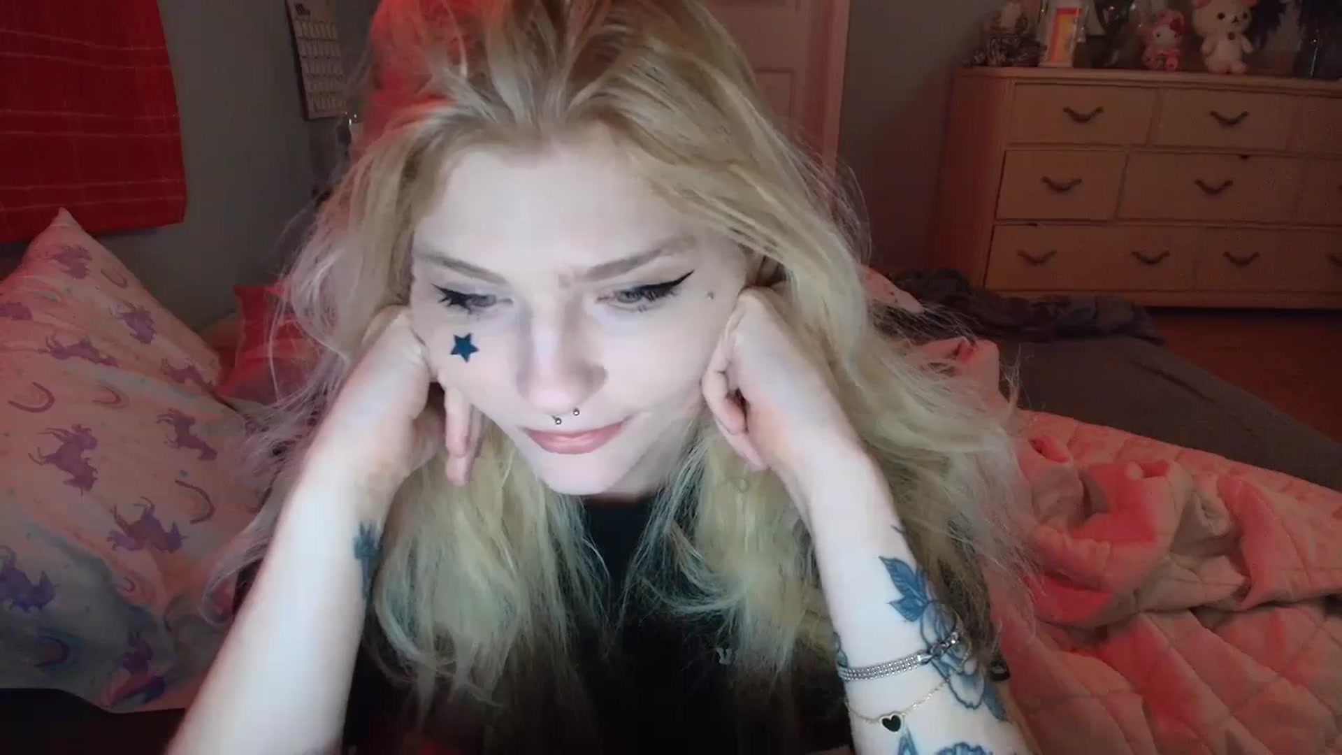 Gallery image thumbnail from DuckChan0's myfreecams stream on, 02/19/2025, 13:54 image 11 of 20