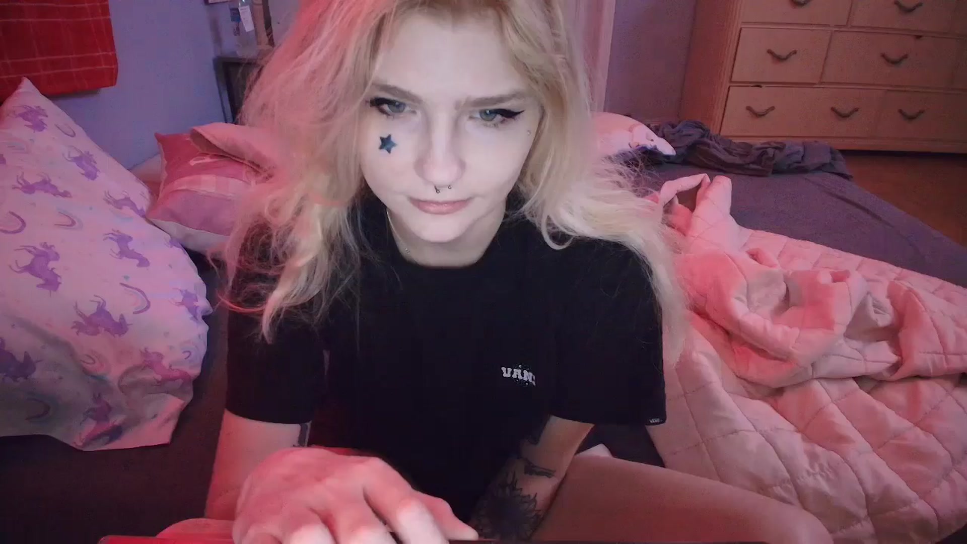 Gallery image thumbnail from DuckChan0's myfreecams stream on, 02/19/2025, 13:54 image 19 of 20