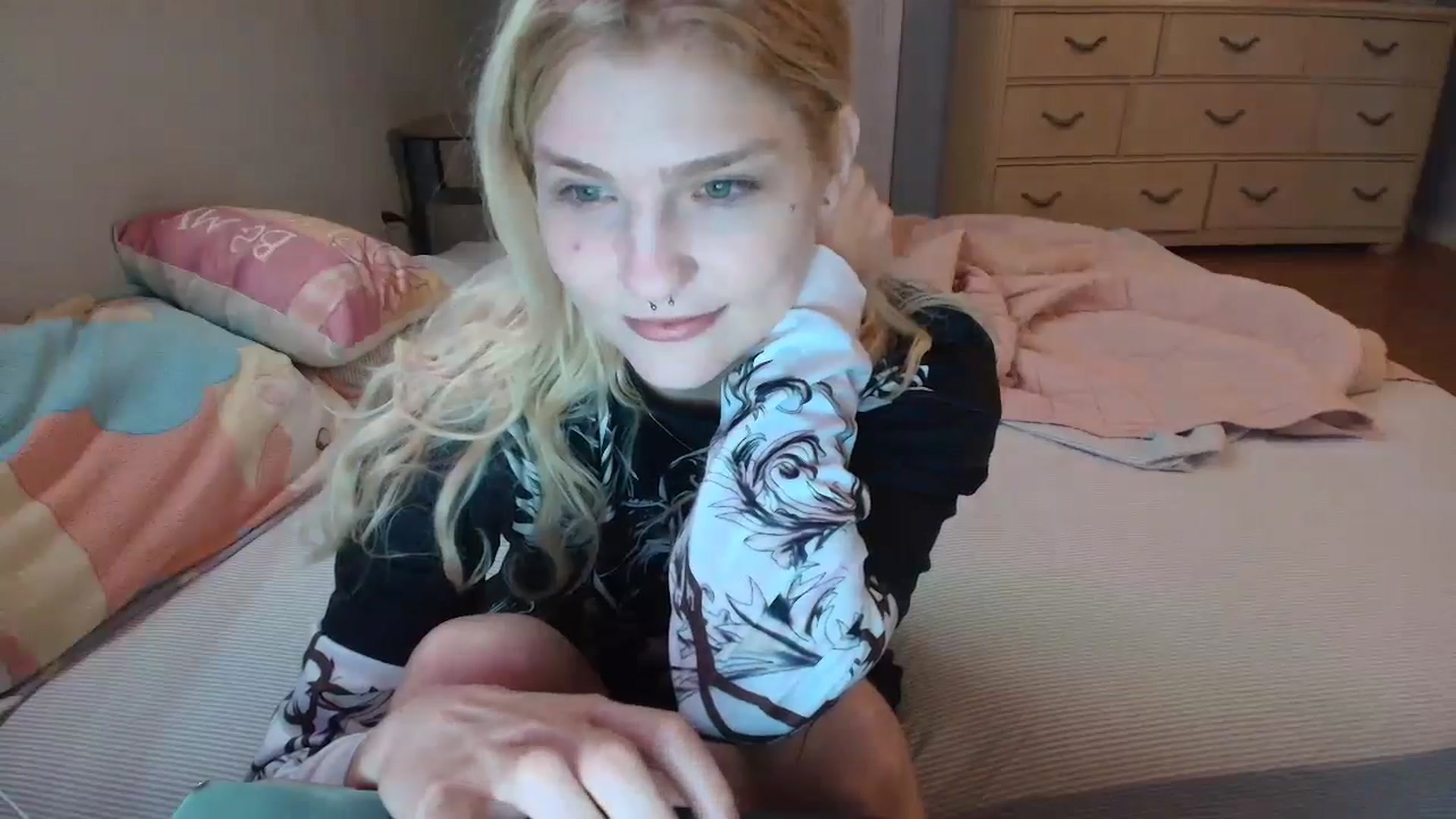 Gallery image thumbnail from DuckChan0's myfreecams stream on, 02/20/2025, 14:02 image 7 of 20