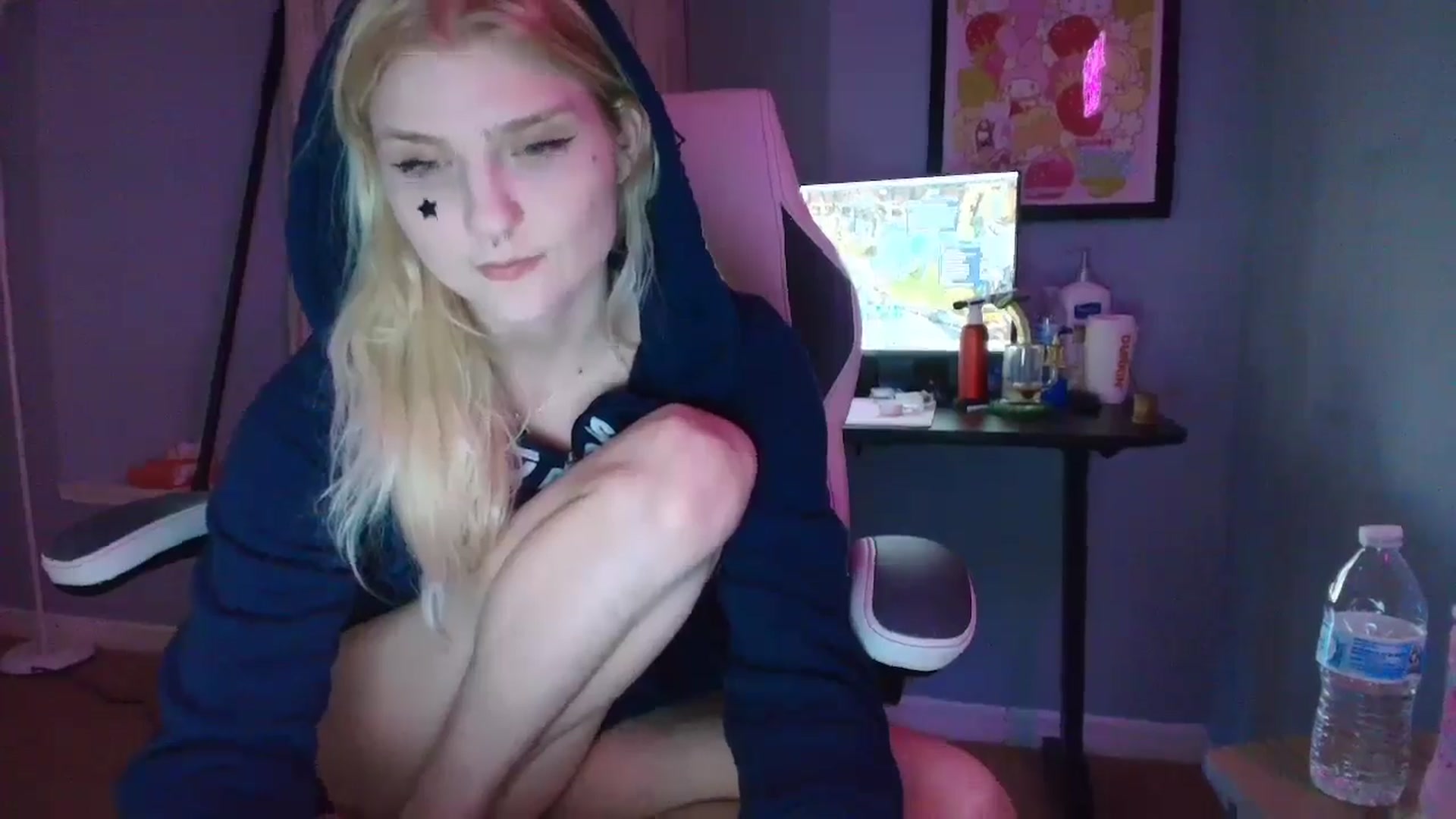 Gallery image thumbnail from DuckChan0's myfreecams stream on, 02/21/2025, 24:24 image 4 of 20