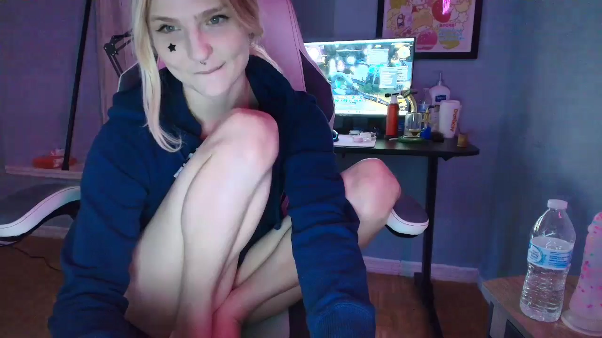 Gallery image thumbnail from DuckChan0's myfreecams stream on, 02/21/2025, 24:24 image 20 of 20