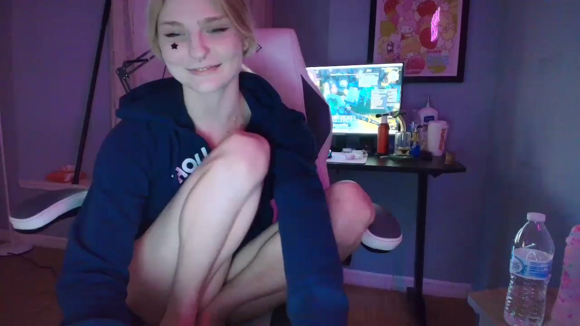 Gallery image thumbnail from DuckChan0's myfreecams stream on, 02/21/2025, 24:24 image 12 of 20