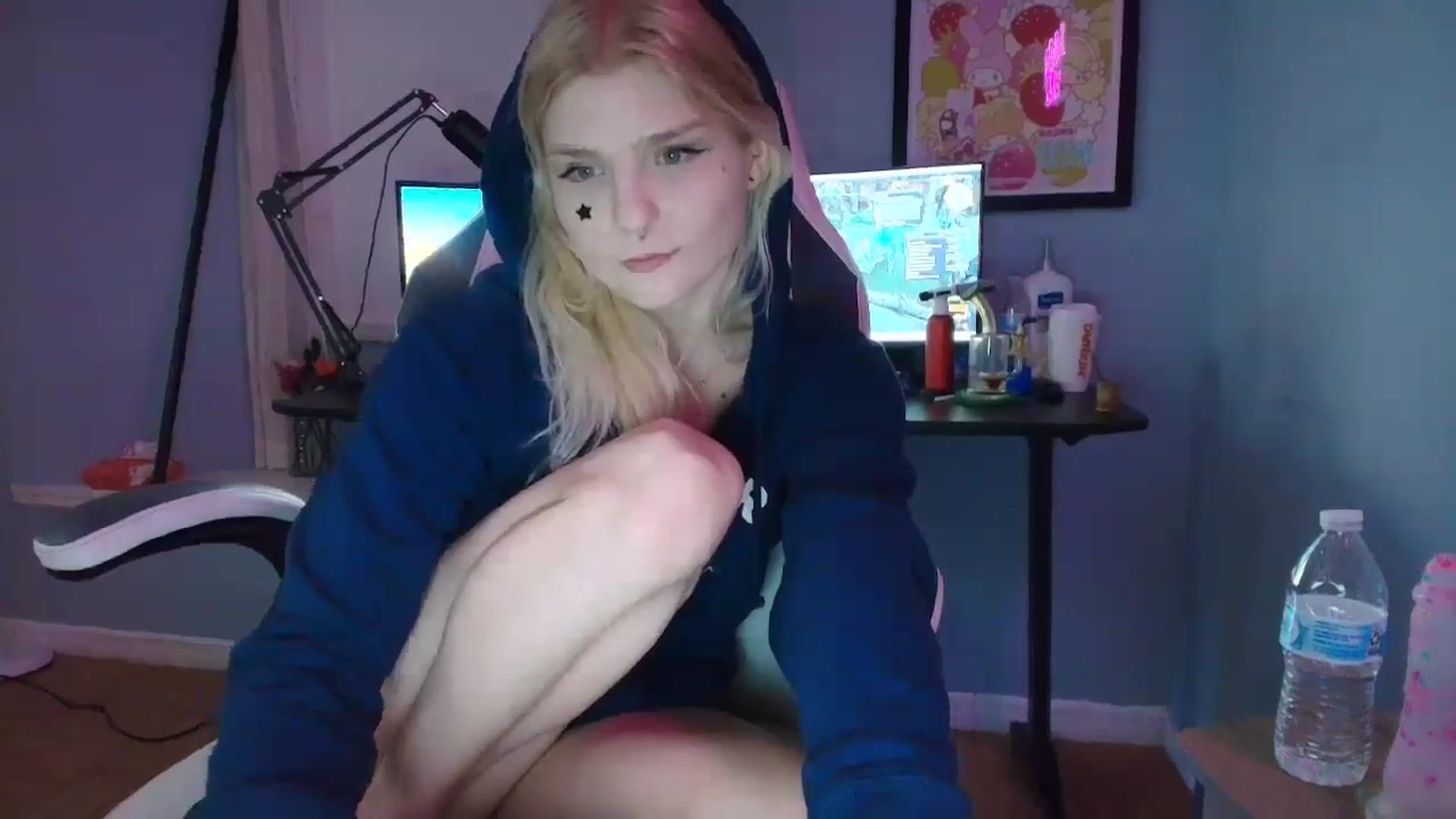 Gallery image thumbnail from DuckChan0's myfreecams stream on, 02/21/2025, 24:24 image 2 of 20