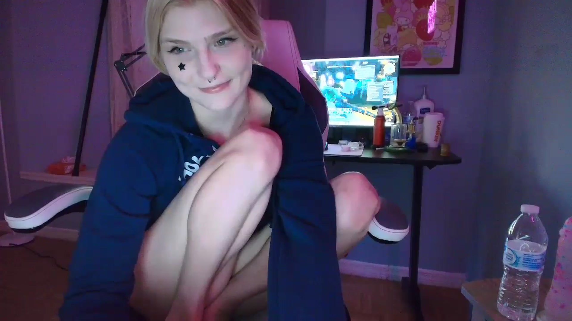 Gallery image thumbnail from DuckChan0's myfreecams stream on, 02/21/2025, 24:24 image 14 of 20
