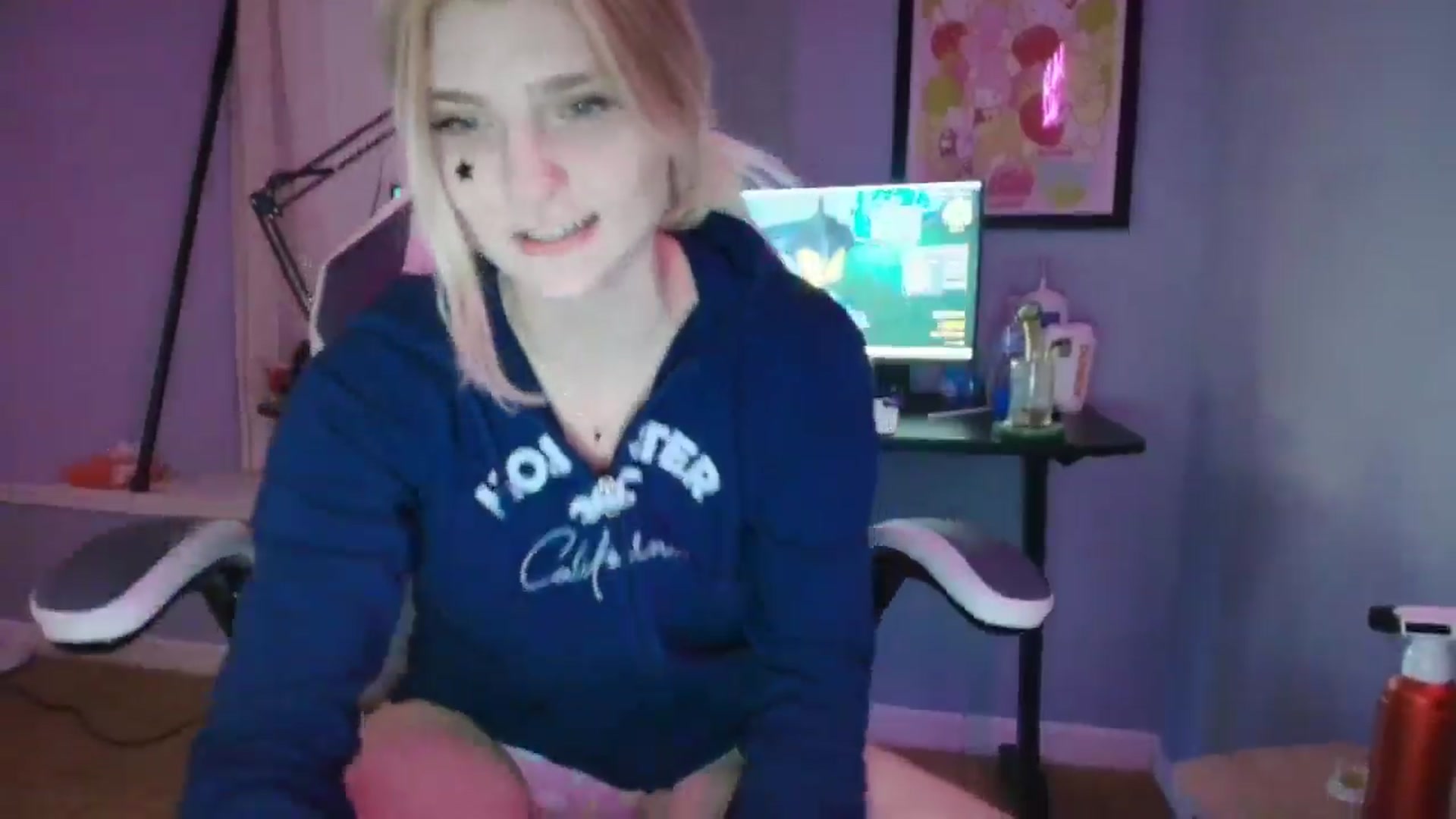 Gallery image thumbnail from DuckChan0's myfreecams stream on, 02/21/2025, 01:11 image 3 of 20