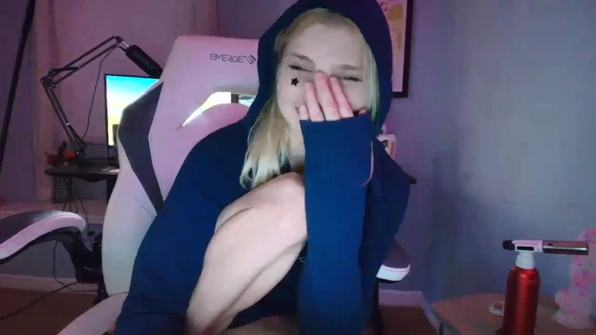 Gallery image thumbnail from DuckChan0's myfreecams stream on, 02/21/2025, 01:11 image 6 of 20