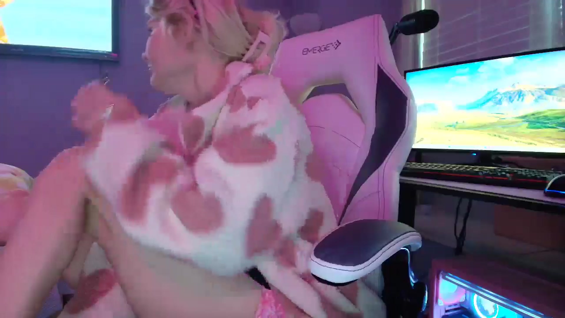 Gallery image thumbnail from DuckChan0's myfreecams stream on, 02/21/2025, 15:31 image 17 of 20
