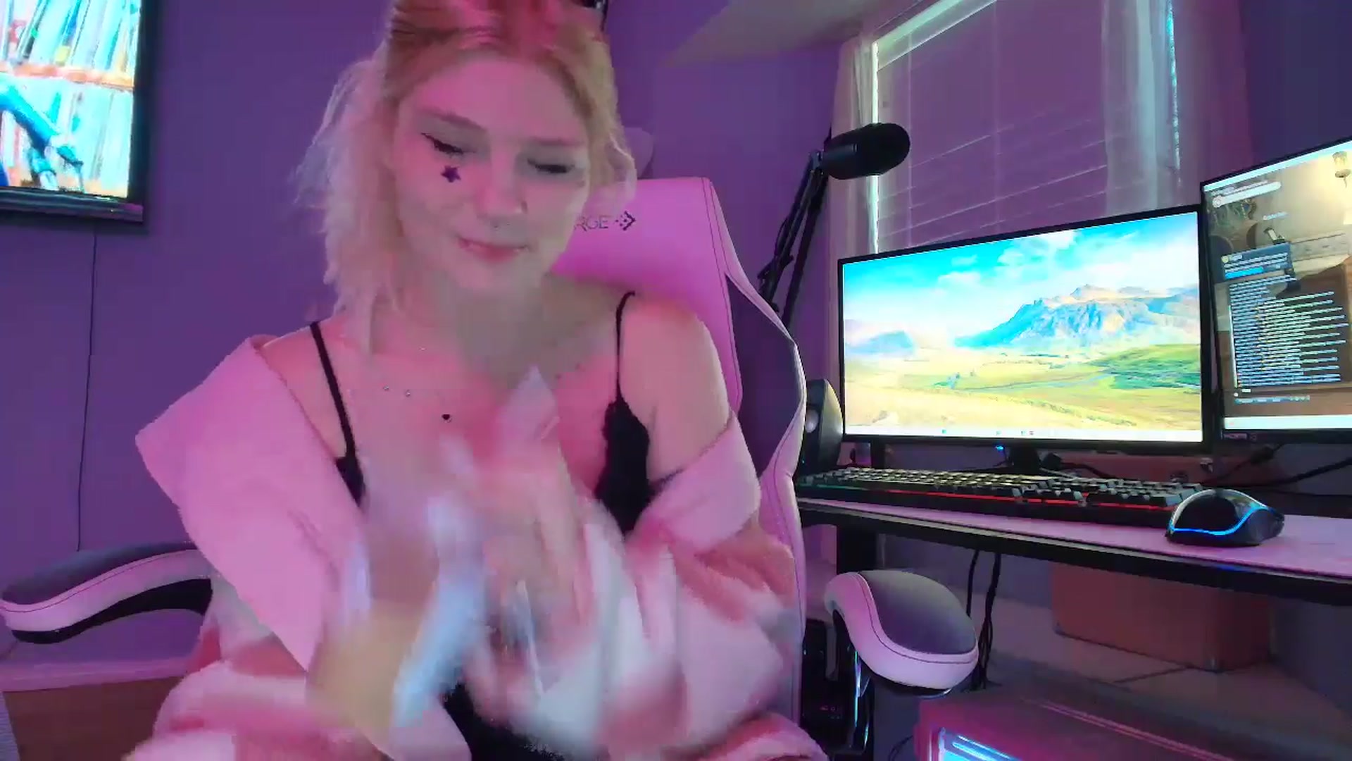 Gallery image thumbnail from DuckChan0's myfreecams stream on, 02/21/2025, 15:31 image 12 of 20