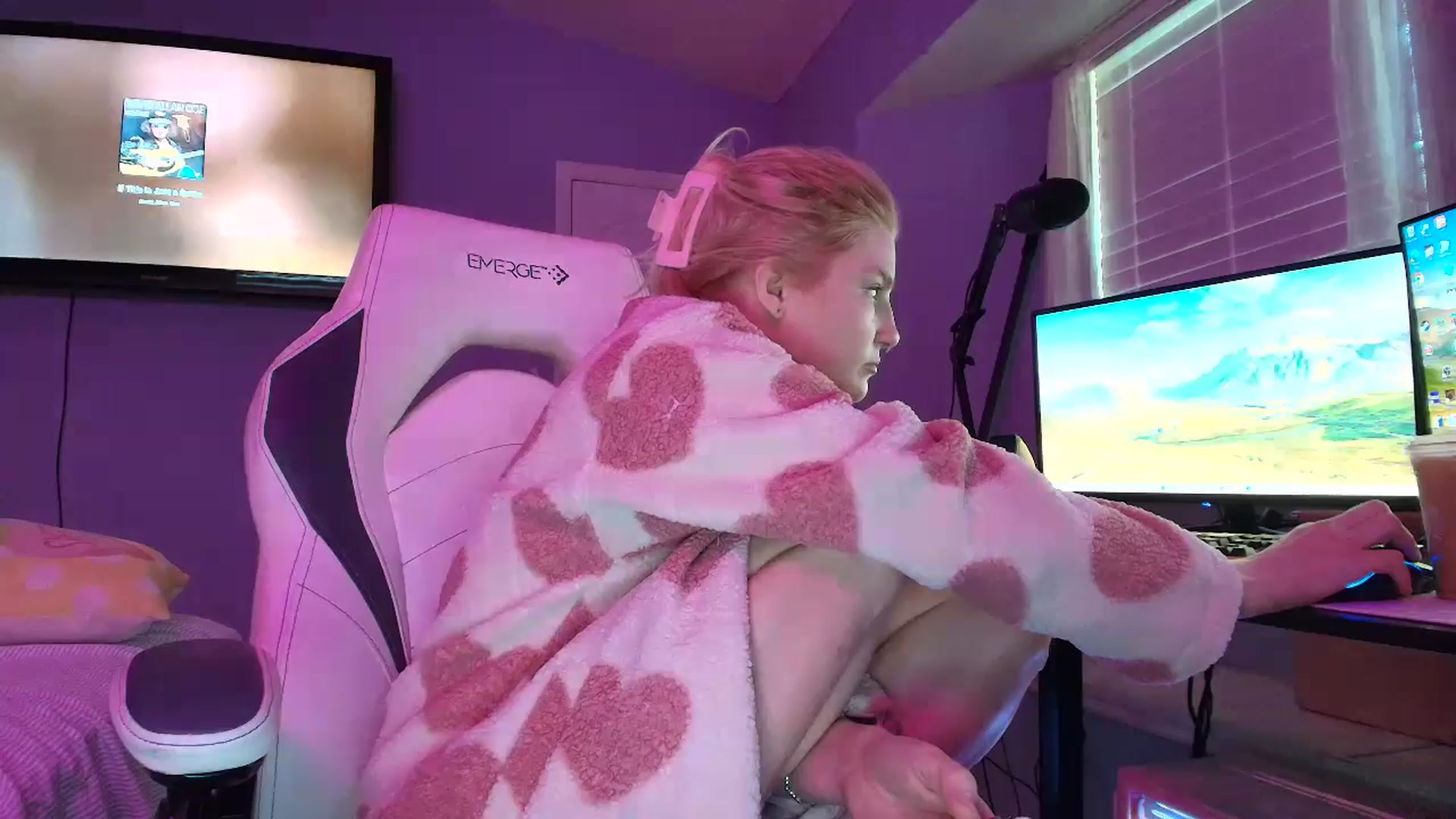 Gallery image thumbnail from DuckChan0's myfreecams stream on, 02/21/2025, 15:31 image 1 of 20