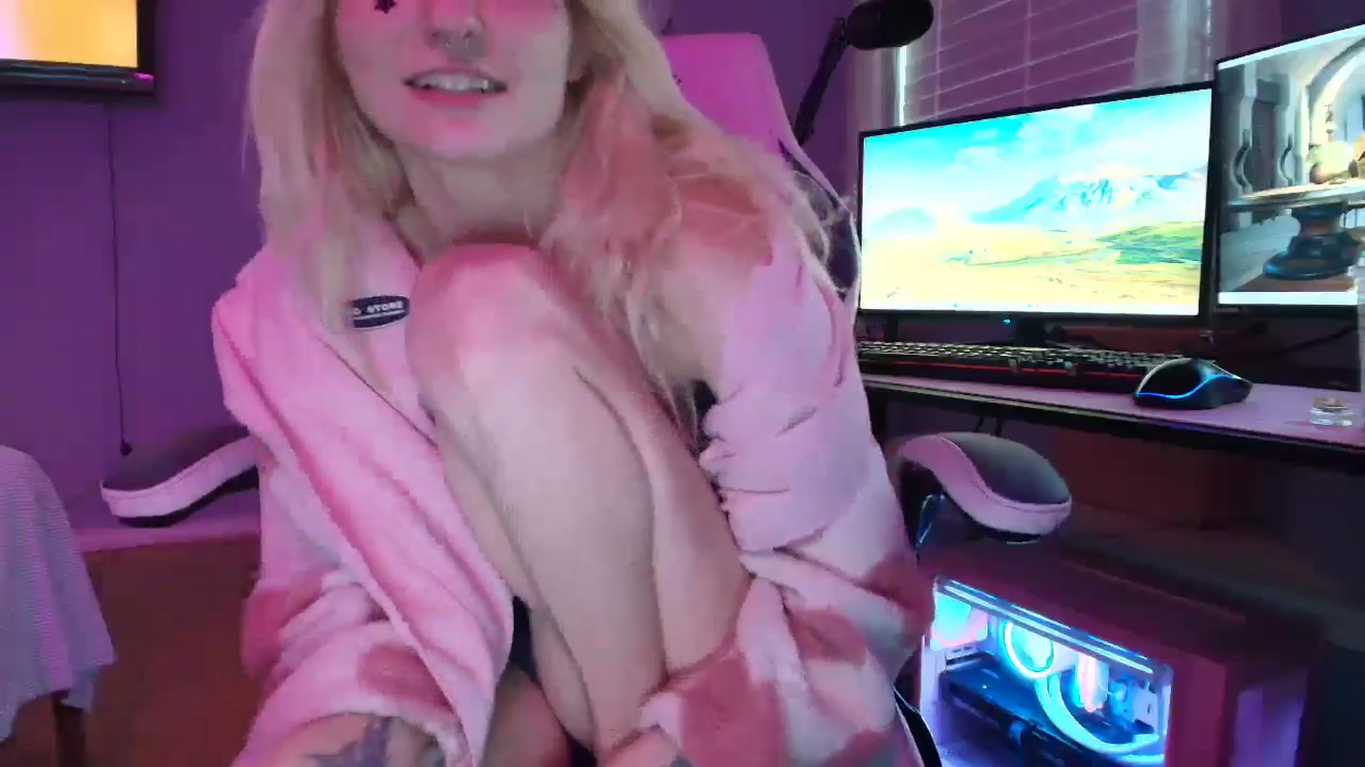 Gallery image thumbnail from DuckChan0's myfreecams stream on, 02/21/2025, 16:20 image 5 of 20