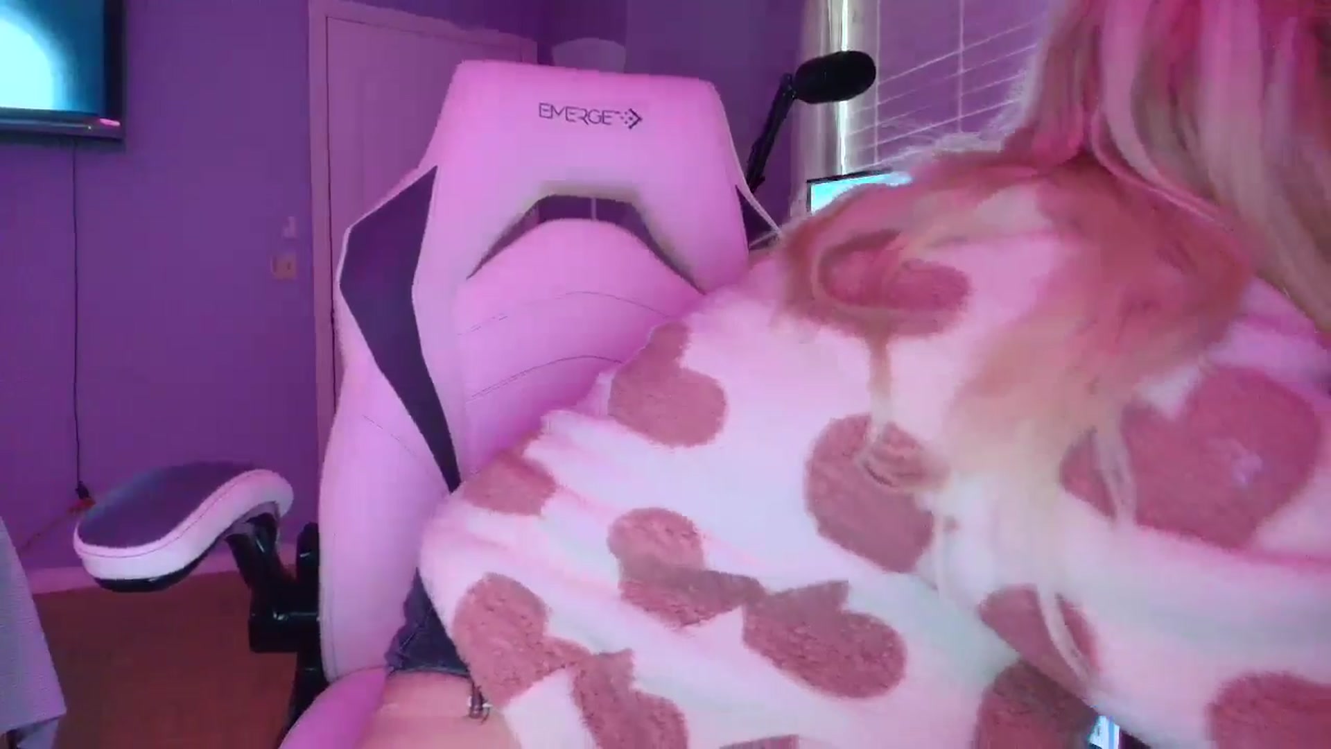 Gallery image thumbnail from DuckChan0's myfreecams stream on, 02/21/2025, 17:38 image 3 of 20
