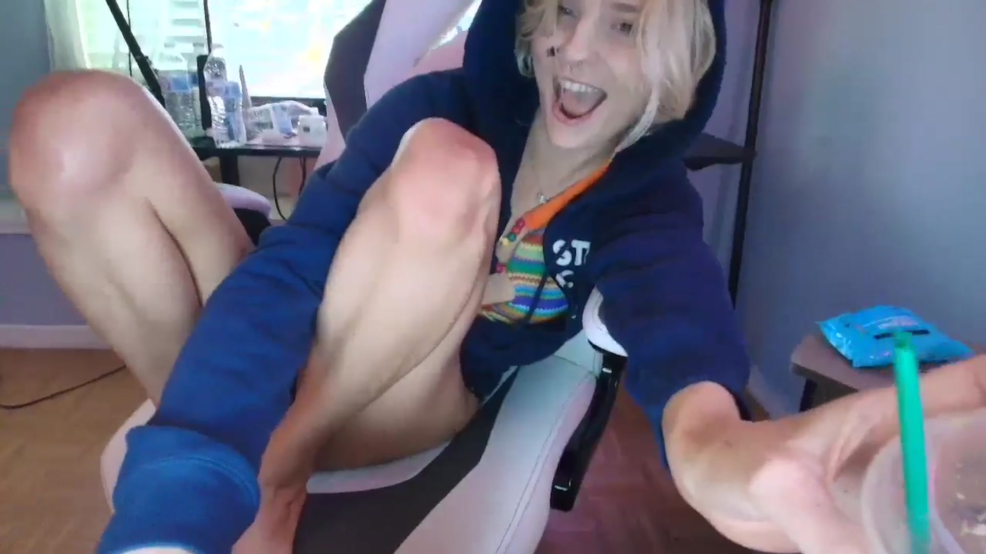 Gallery image thumbnail from DuckChan0's myfreecams stream on, 02/22/2025, 16:49 image 16 of 20