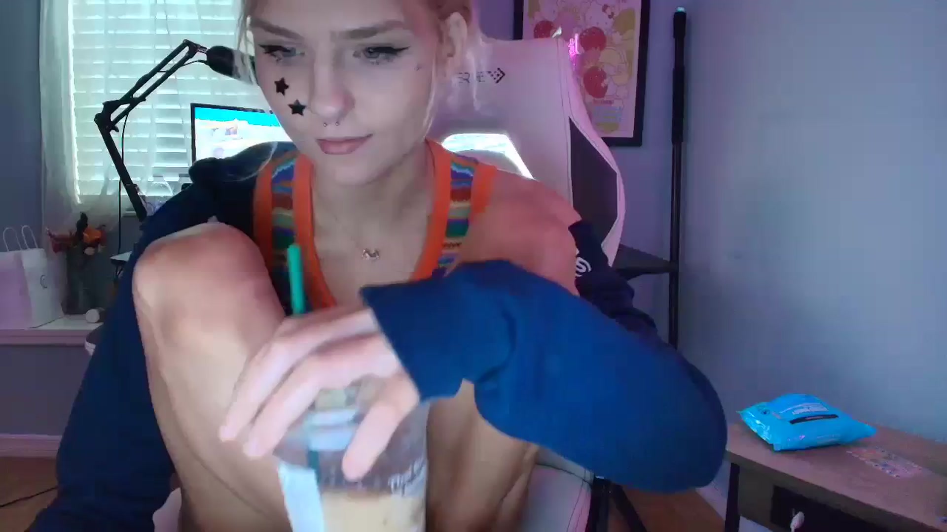 Gallery image thumbnail from DuckChan0's myfreecams stream on, 02/22/2025, 16:49 image 1 of 20