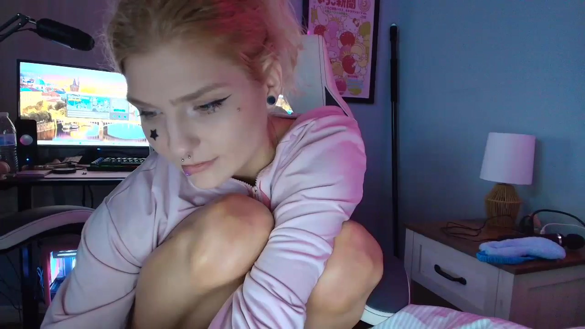 Gallery image thumbnail from DuckChan0's myfreecams stream on, 02/24/2025, 24:06 image 7 of 20