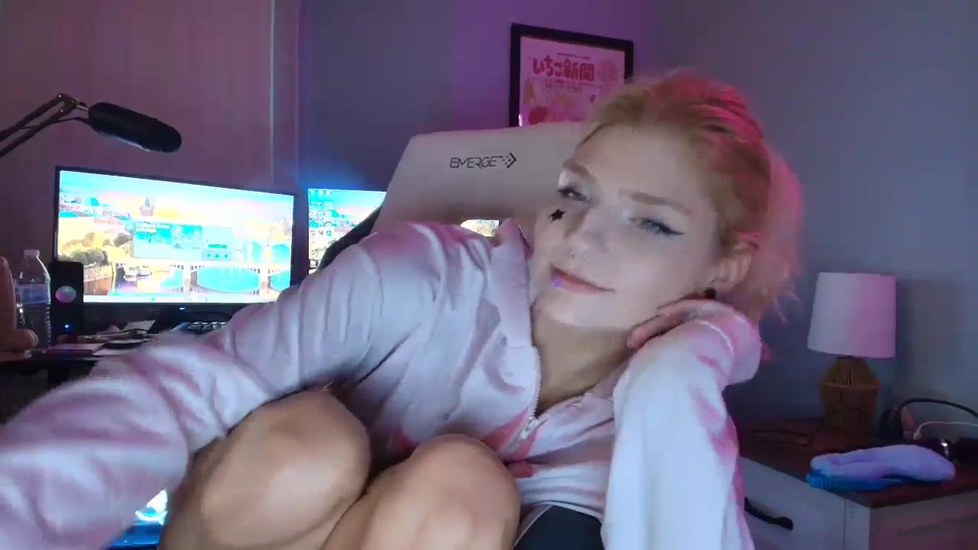 Gallery image thumbnail from DuckChan0's myfreecams stream on, 02/24/2025, 24:06 image 4 of 20