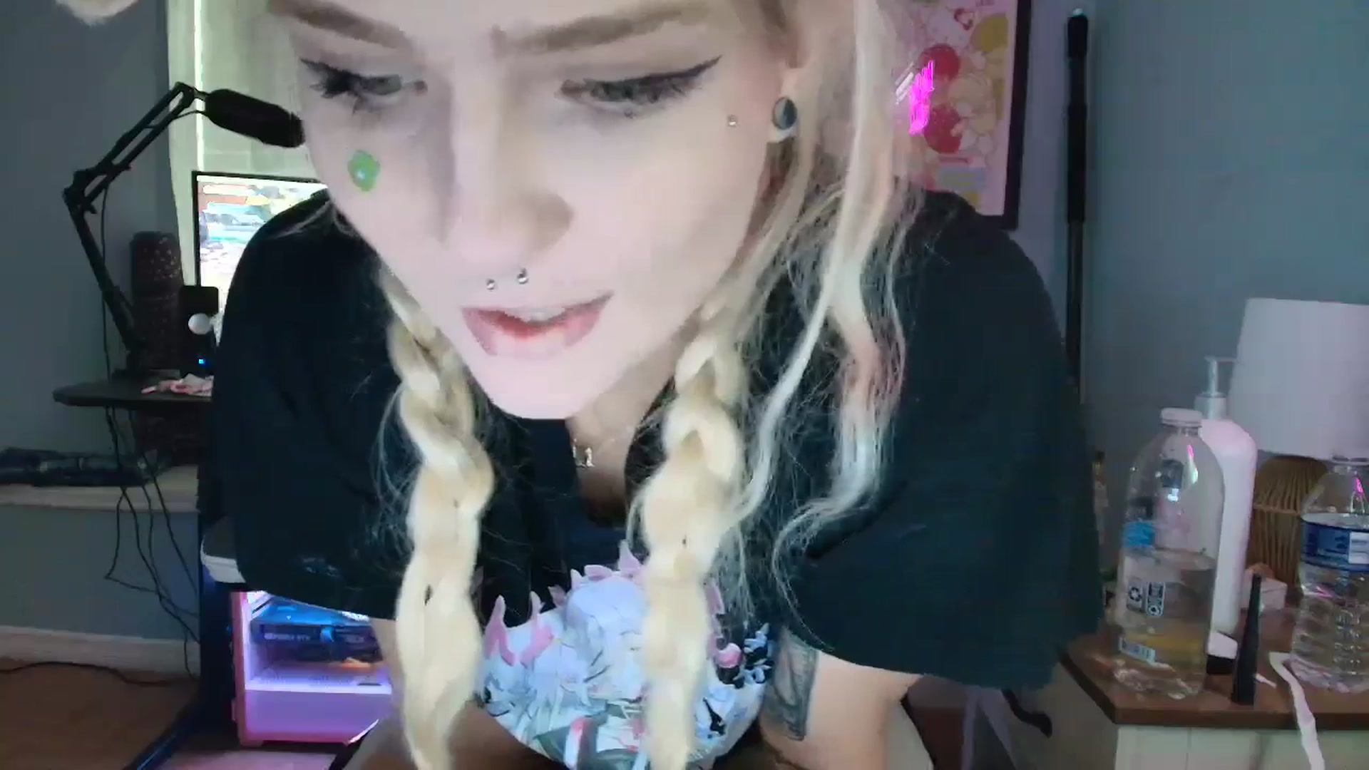 Gallery image thumbnail from DuckChan0's myfreecams stream on, 02/24/2025, 16:48 image 16 of 20