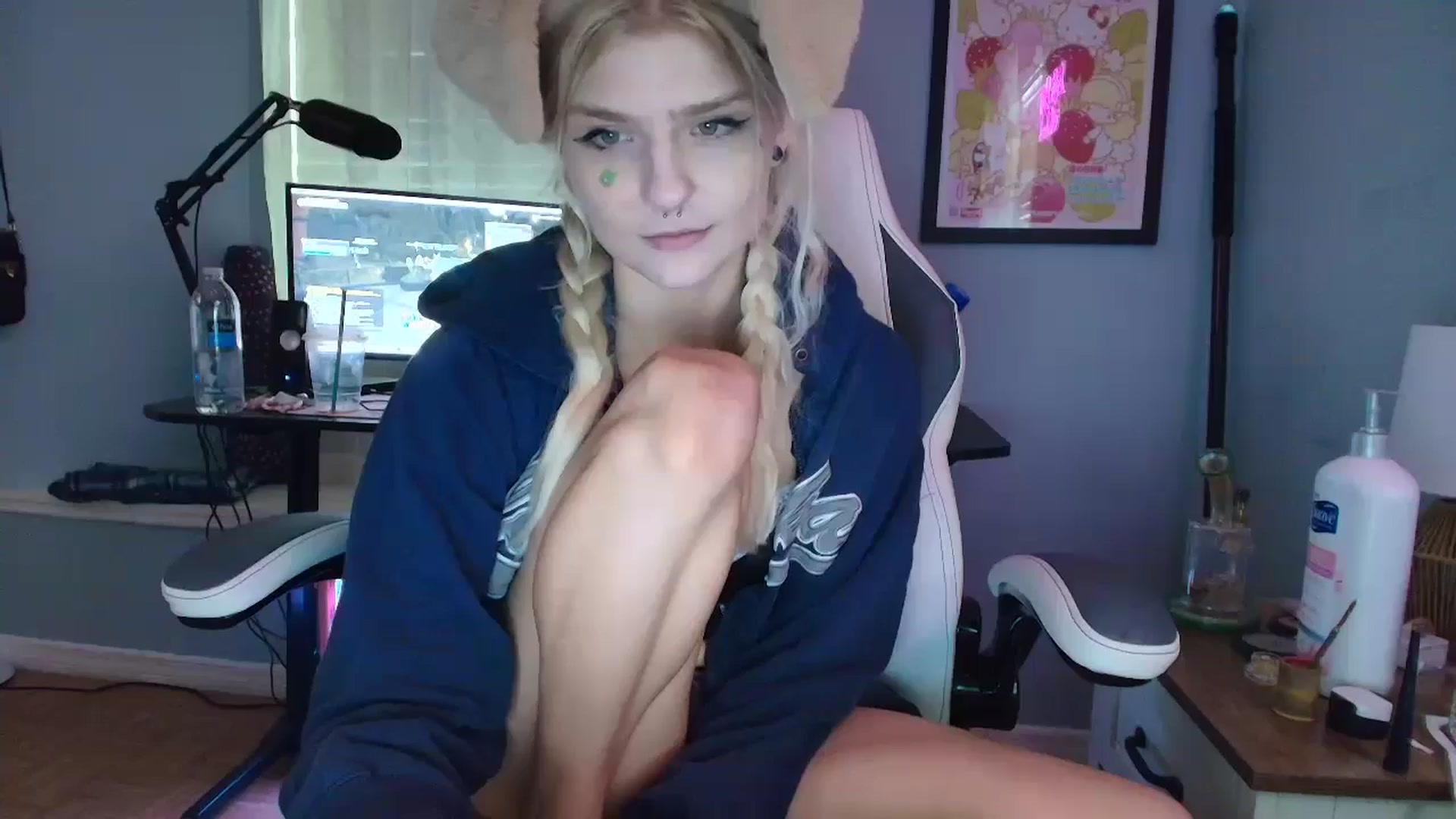 Gallery image thumbnail from DuckChan0's myfreecams stream on, 02/24/2025, 17:54 image 1 of 20