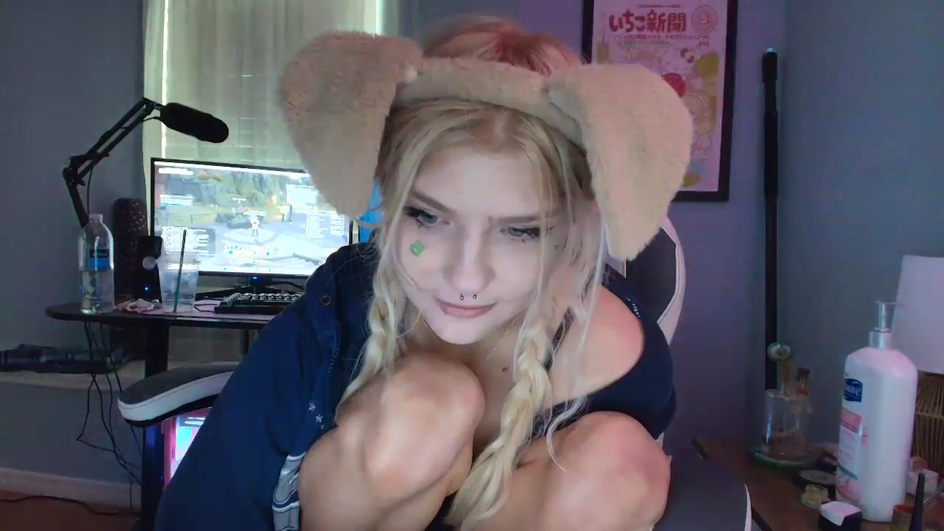 Gallery image thumbnail from DuckChan0's myfreecams stream on, 02/24/2025, 17:54 image 10 of 20