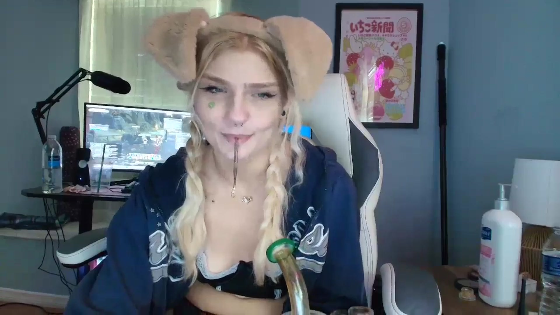Gallery image thumbnail from DuckChan0's myfreecams stream on, 02/24/2025, 17:54 image 6 of 20
