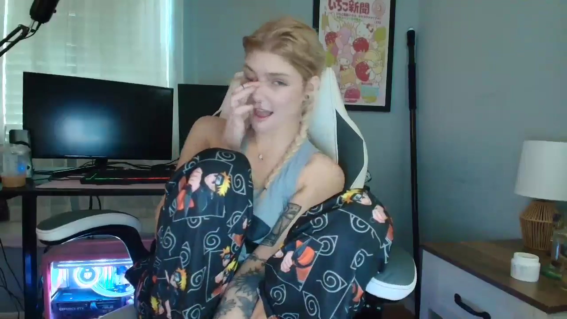 Gallery image thumbnail from DuckChan0's myfreecams stream on, 02/25/2025, 15:23 image 16 of 20