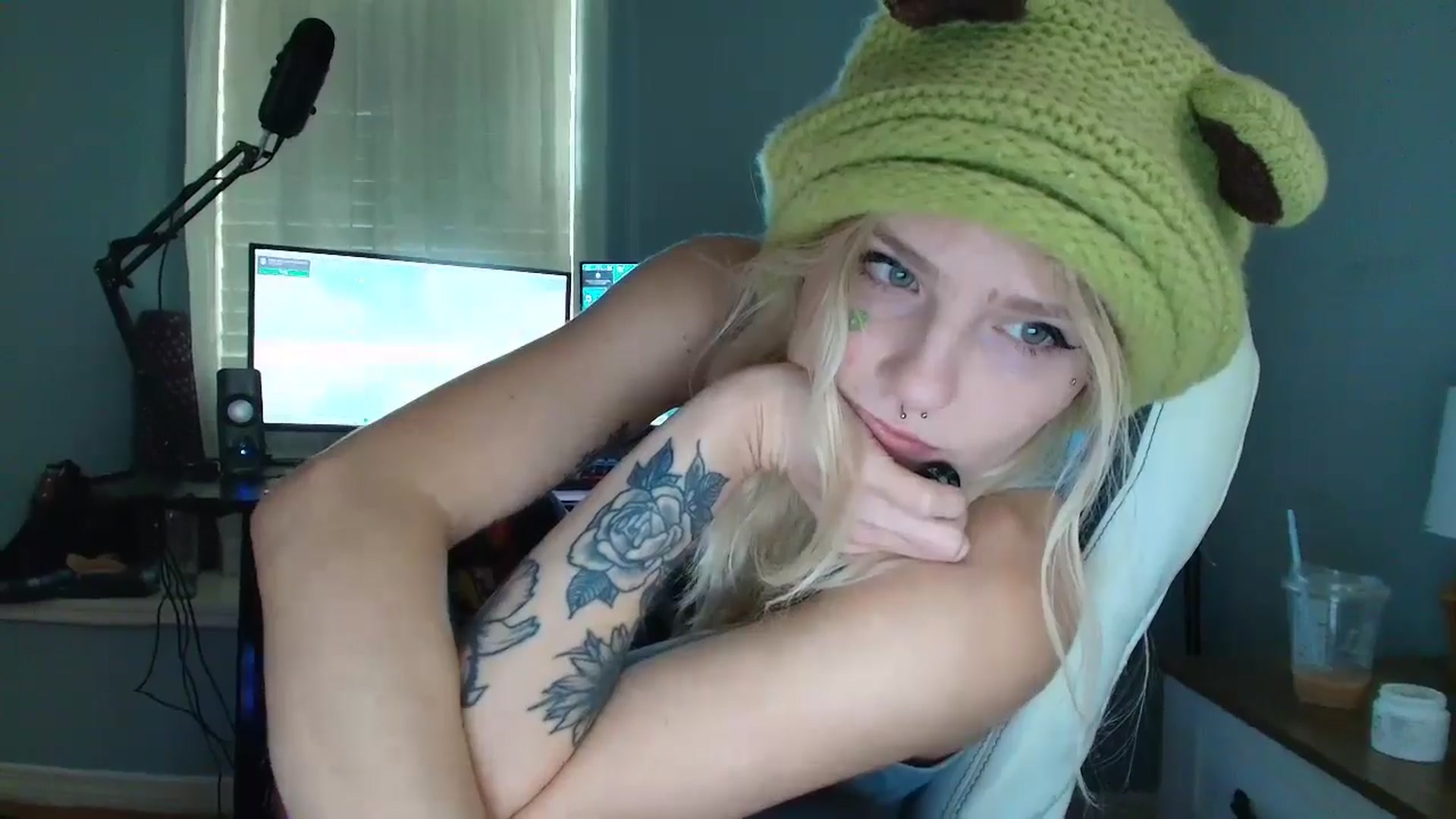 Gallery image thumbnail from DuckChan0's myfreecams stream on, 02/25/2025, 16:32 image 4 of 20