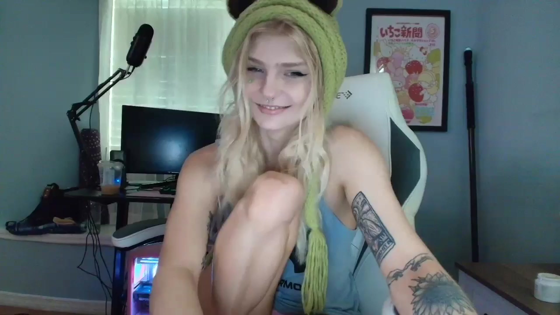 Gallery image thumbnail from DuckChan0's myfreecams stream on, 02/25/2025, 16:32 image 1 of 20