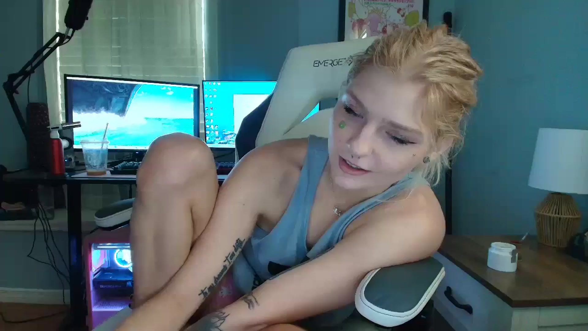 Gallery image thumbnail from DuckChan0's myfreecams stream on, 02/25/2025, 16:32 image 14 of 20
