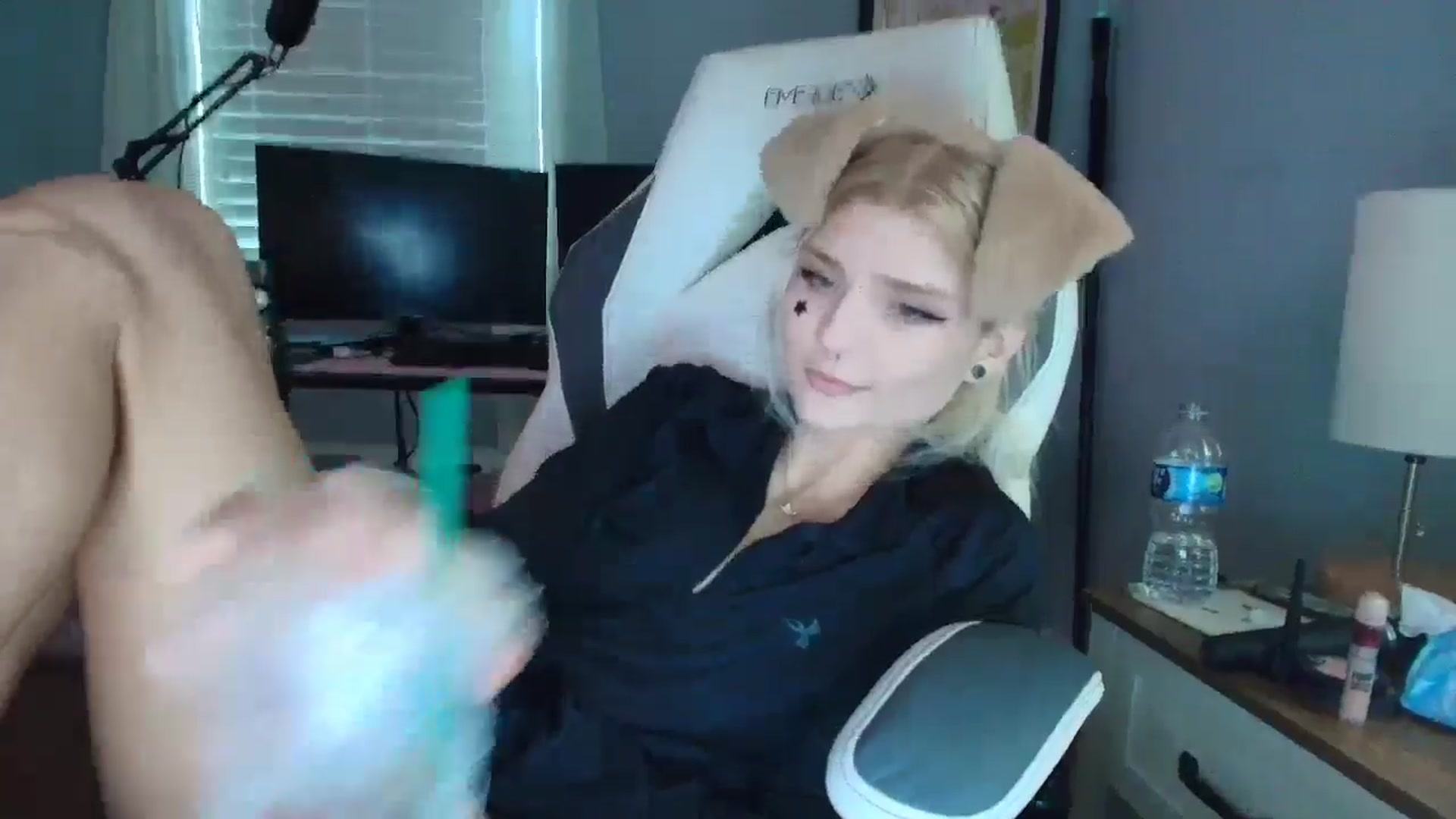 Gallery image thumbnail from DuckChan0's myfreecams stream on, 02/26/2025, 15:54 image 14 of 20