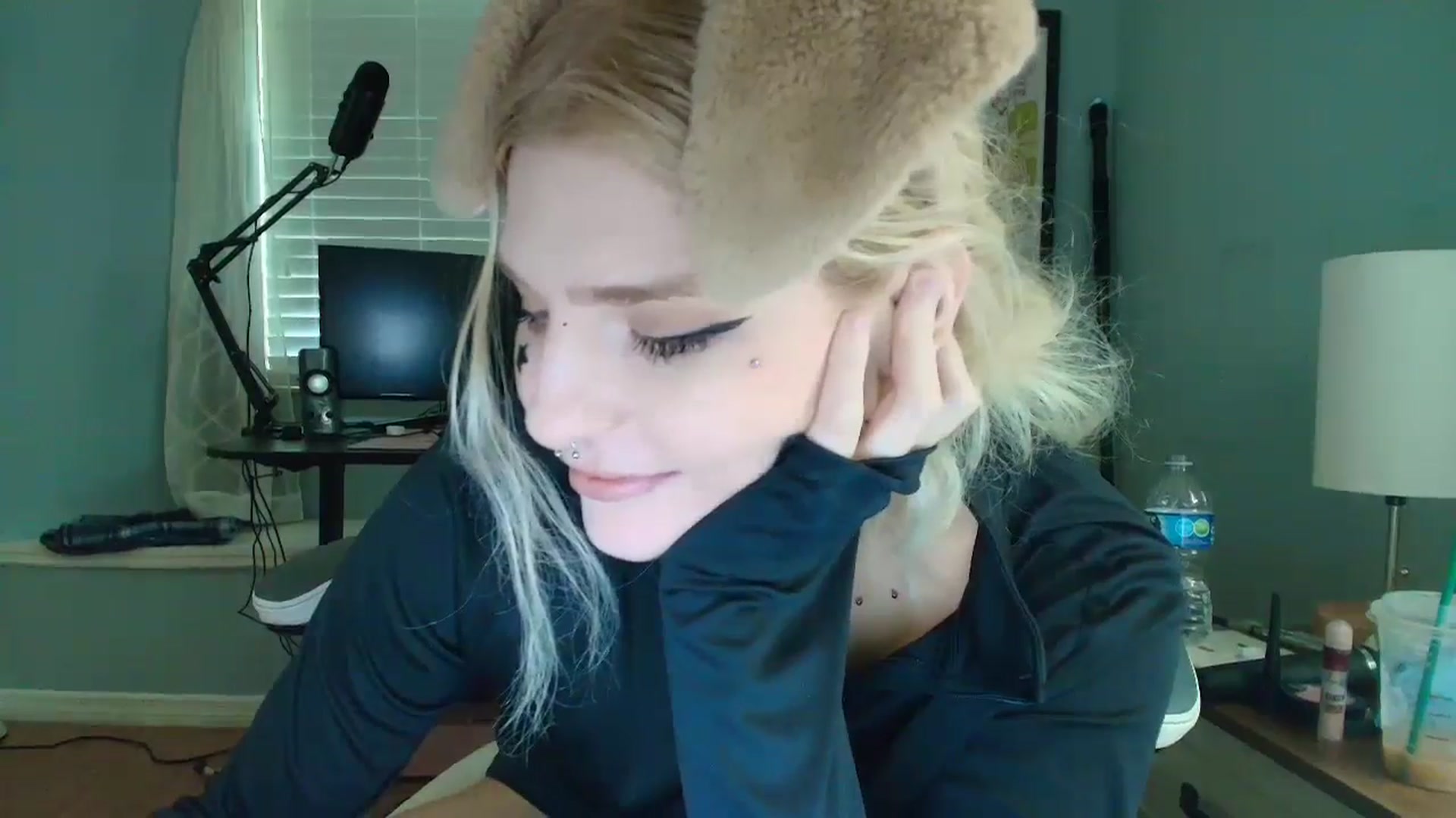Gallery image thumbnail from DuckChan0's myfreecams stream on, 02/26/2025, 15:54 image 18 of 20