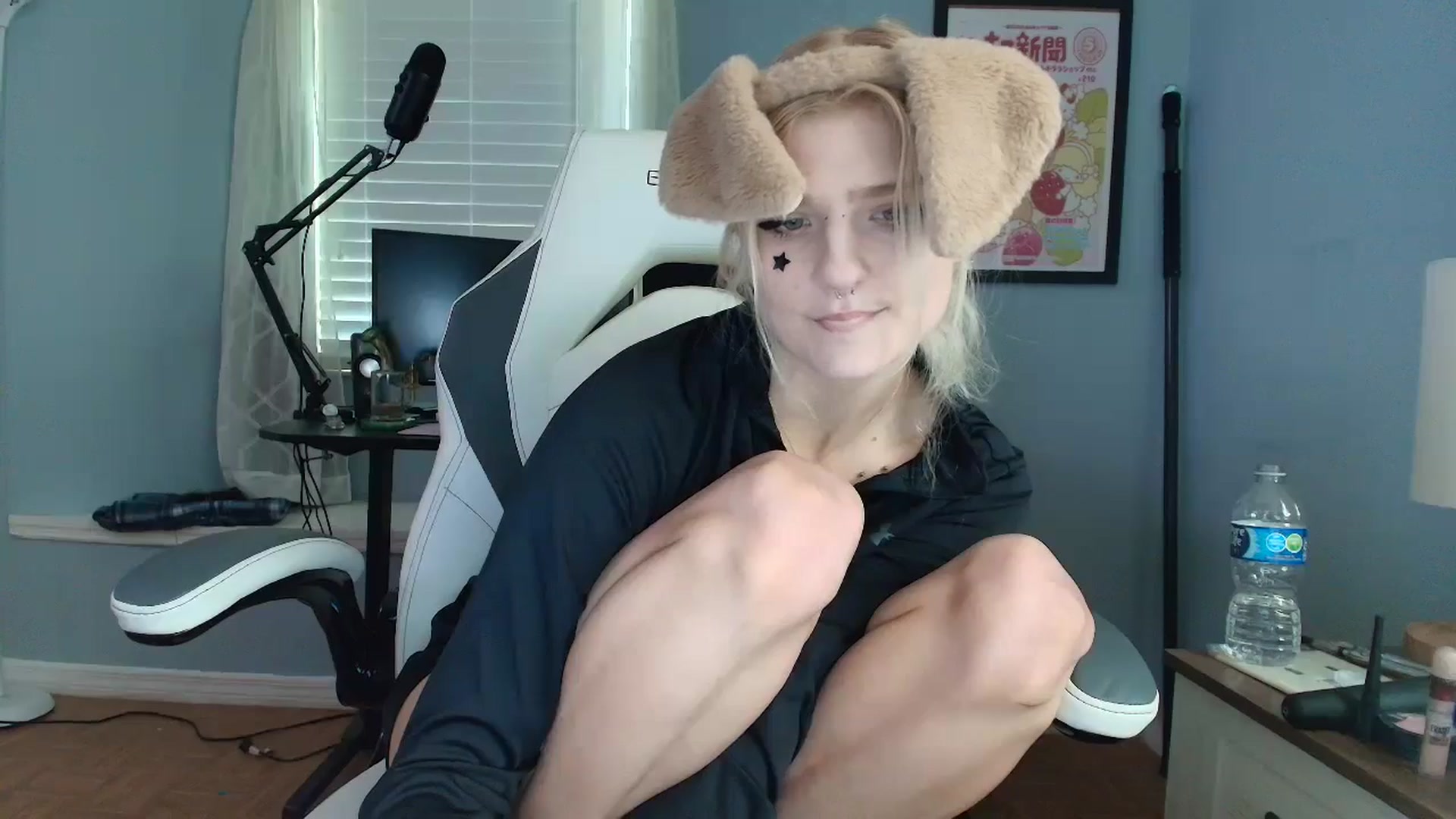 Gallery image thumbnail from DuckChan0's myfreecams stream on, 02/26/2025, 15:54 image 7 of 20