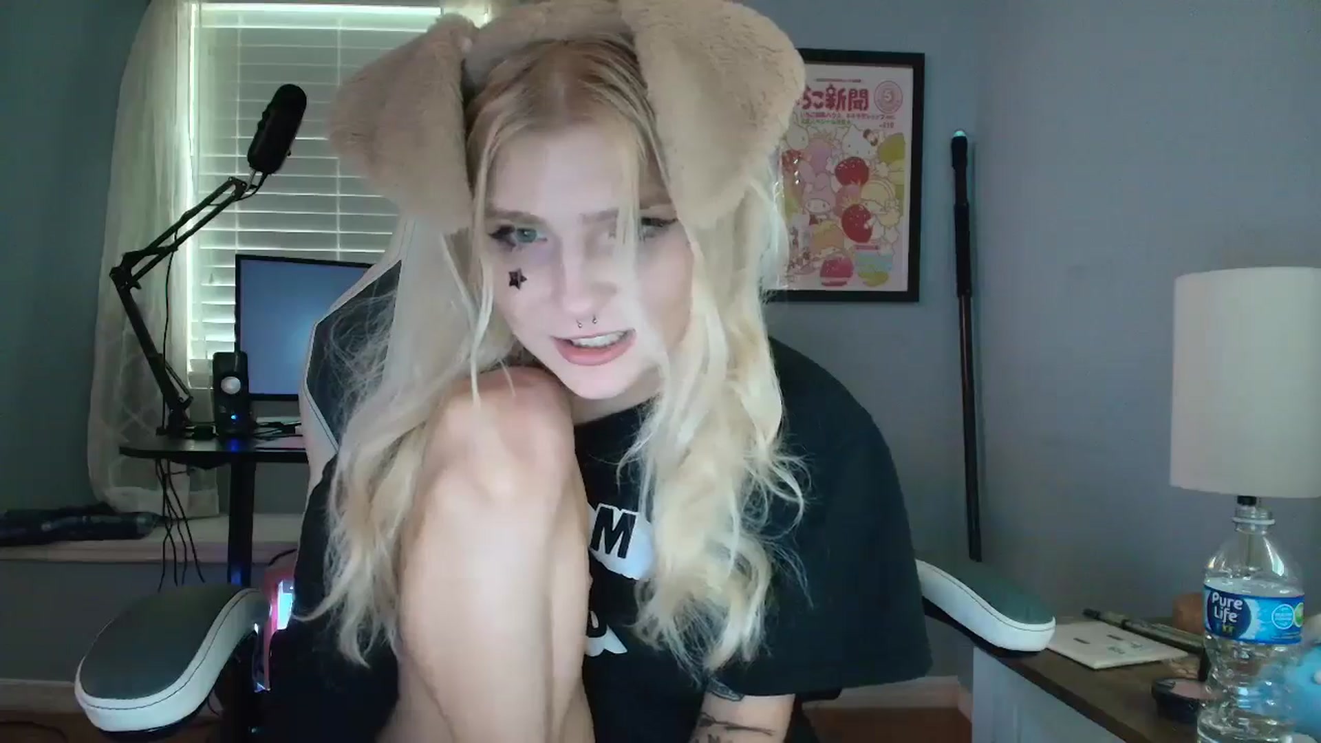 Gallery image thumbnail from DuckChan0's myfreecams stream on, 02/26/2025, 17:08 image 19 of 20