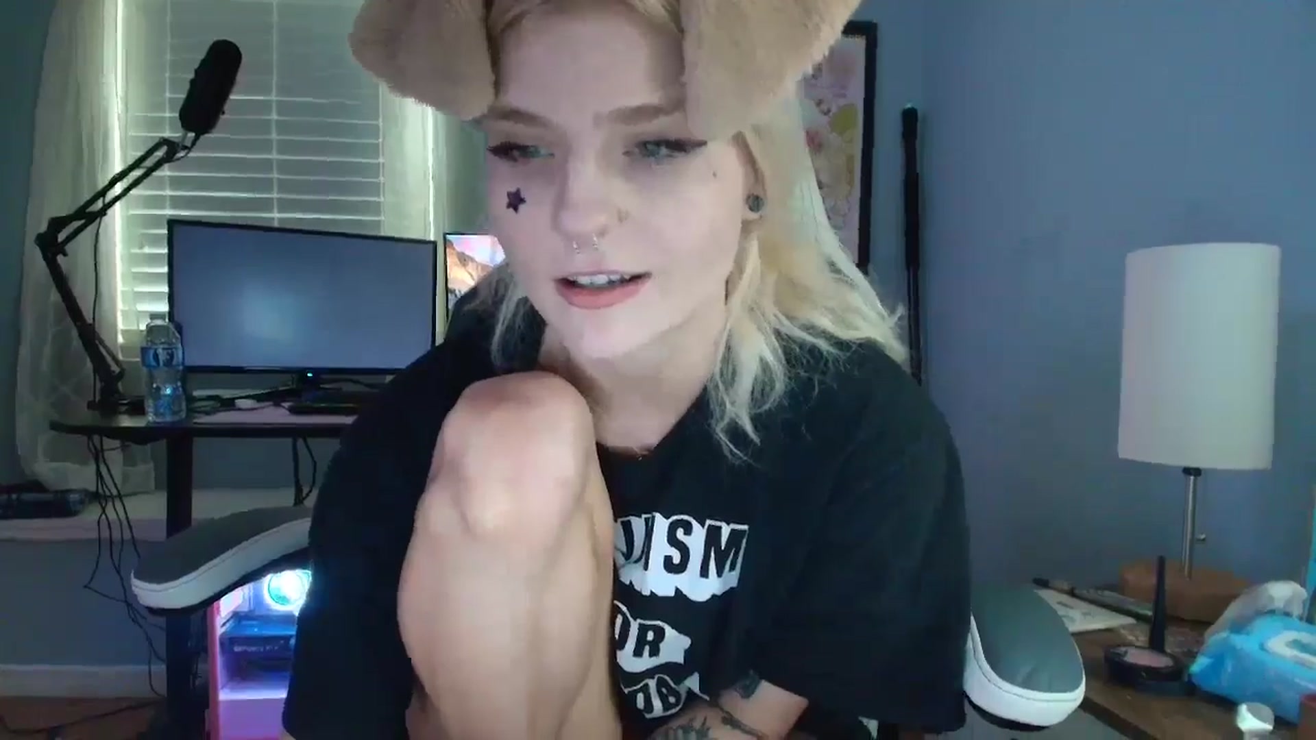 Gallery image thumbnail from DuckChan0's myfreecams stream on, 02/26/2025, 17:08 image 10 of 20