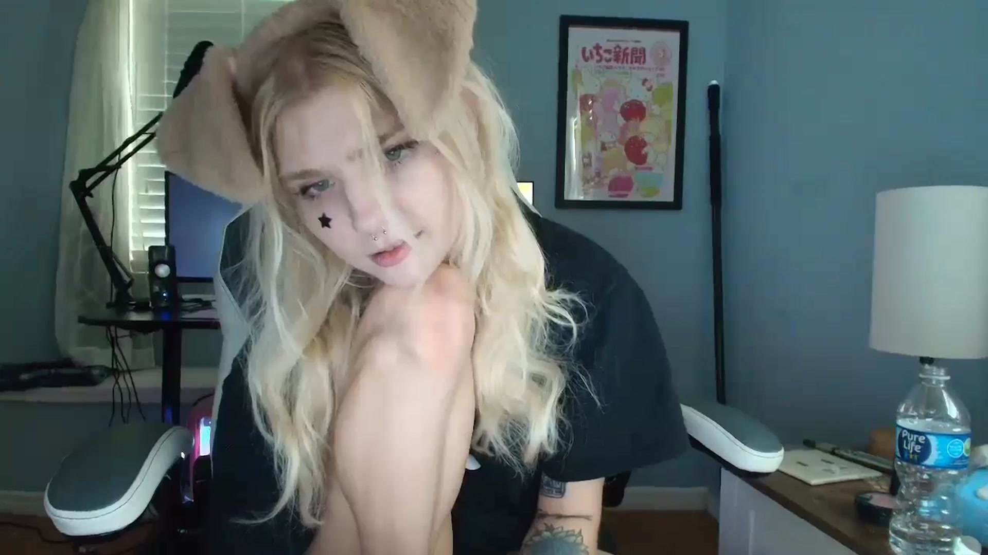 Gallery image thumbnail from DuckChan0's myfreecams stream on, 02/26/2025, 17:08 image 17 of 20