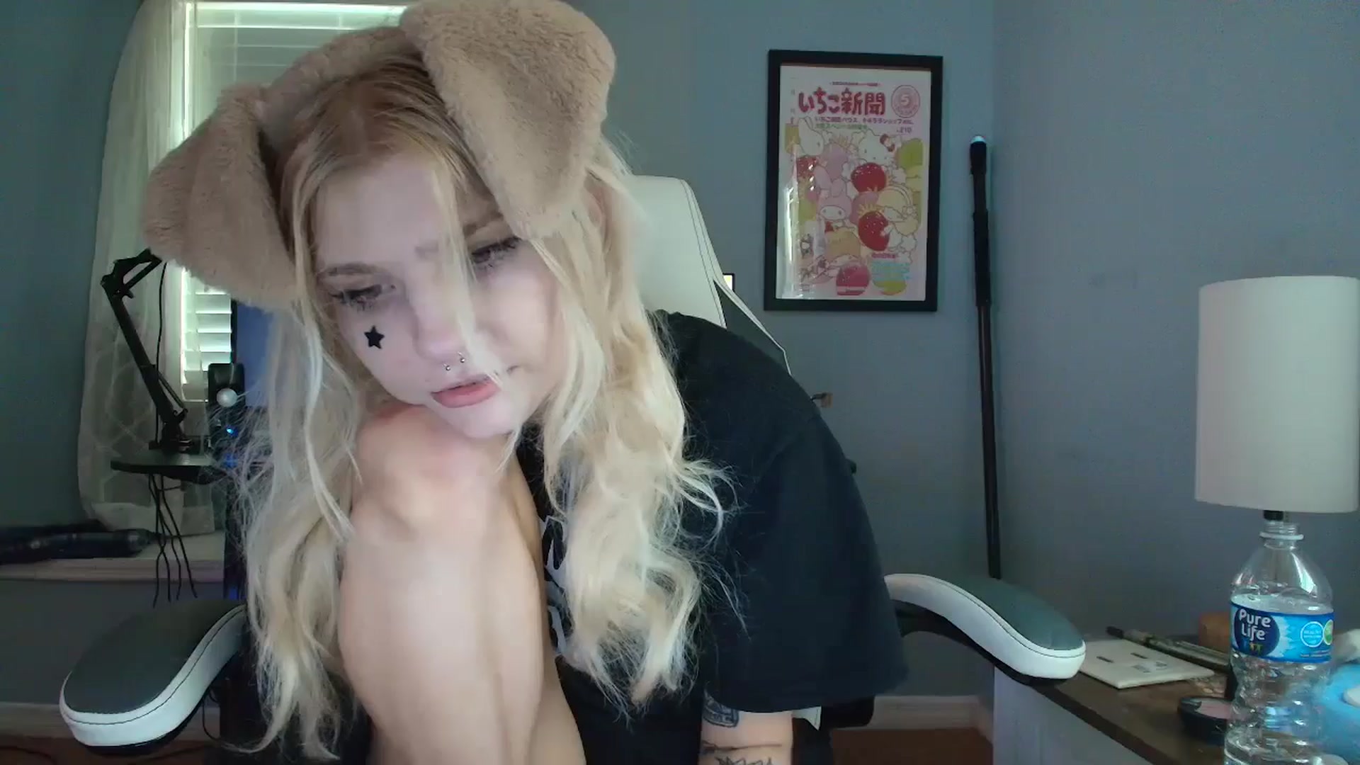 Gallery image thumbnail from DuckChan0's myfreecams stream on, 02/26/2025, 17:08 image 18 of 20