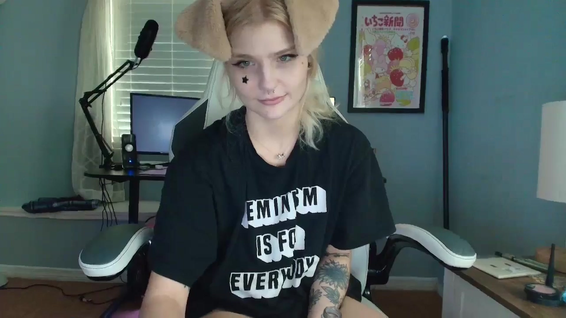 Gallery image thumbnail from DuckChan0's myfreecams stream on, 02/26/2025, 17:08 image 12 of 20