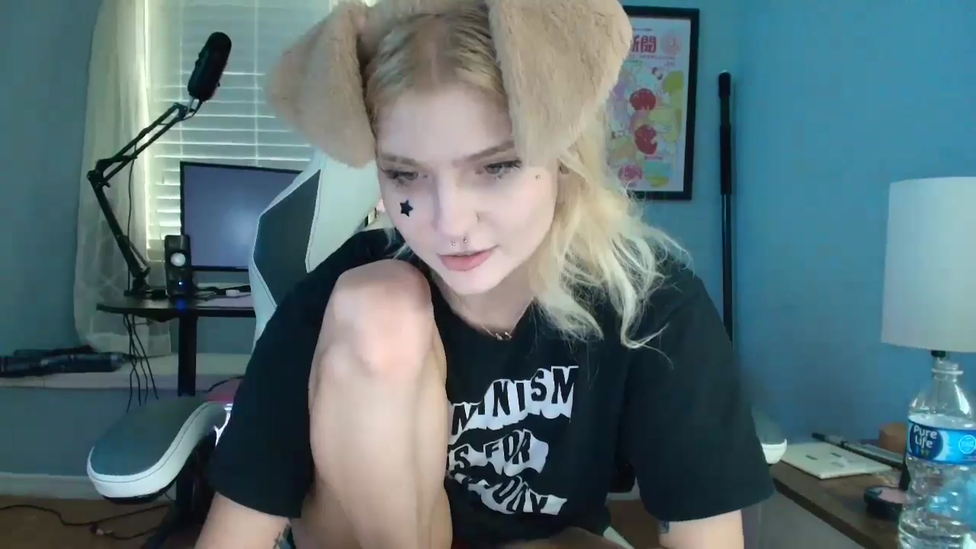 Gallery image thumbnail from DuckChan0's myfreecams stream on, 02/26/2025, 17:08 image 15 of 20