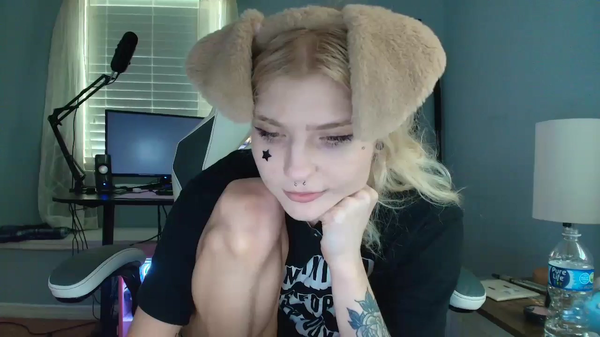 Gallery image thumbnail from DuckChan0's myfreecams stream on, 02/26/2025, 17:08 image 14 of 20