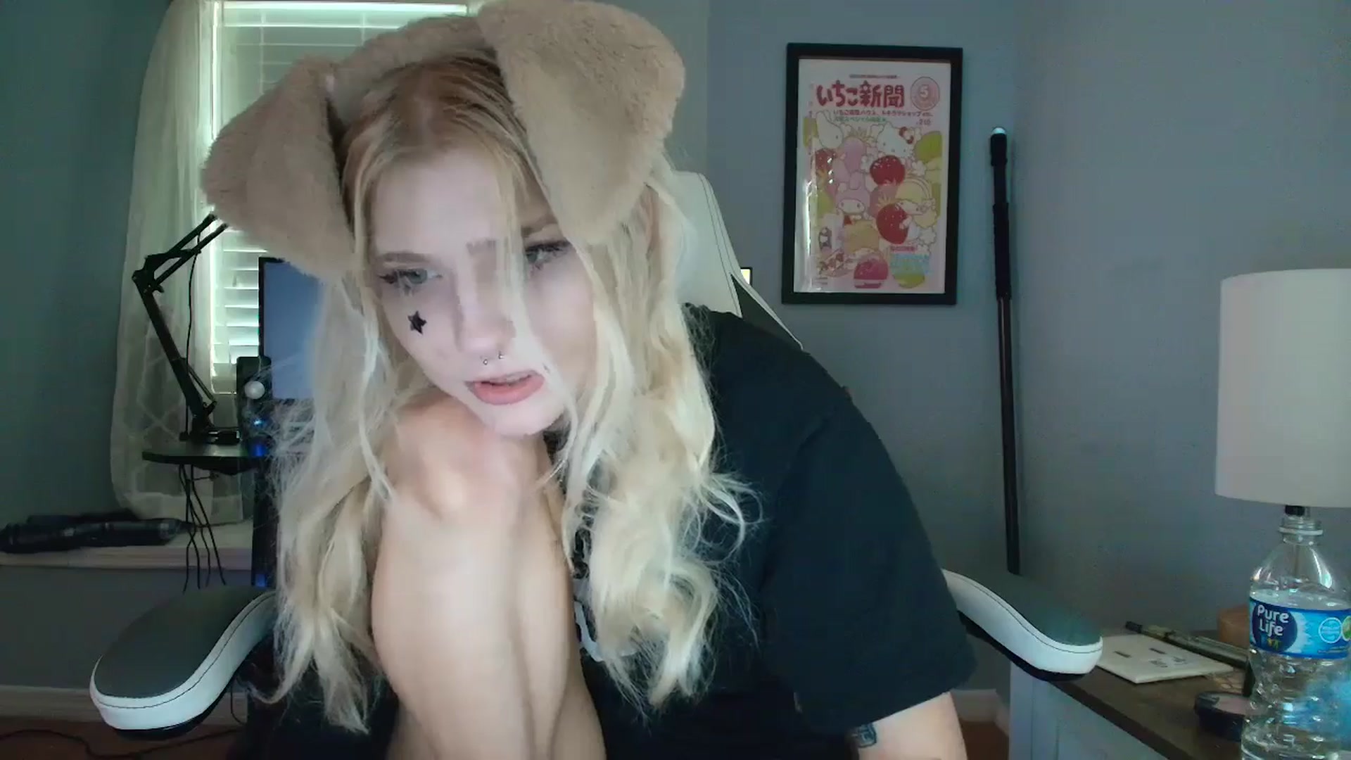 Gallery image thumbnail from DuckChan0's myfreecams stream on, 02/26/2025, 17:08 image 20 of 20