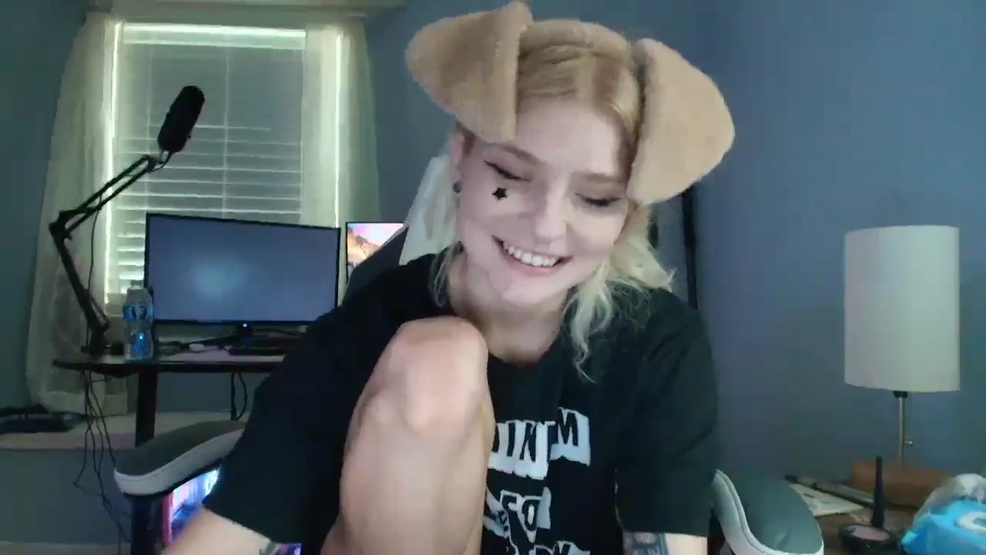 Gallery image thumbnail from DuckChan0's myfreecams stream on, 02/26/2025, 17:08 image 9 of 20