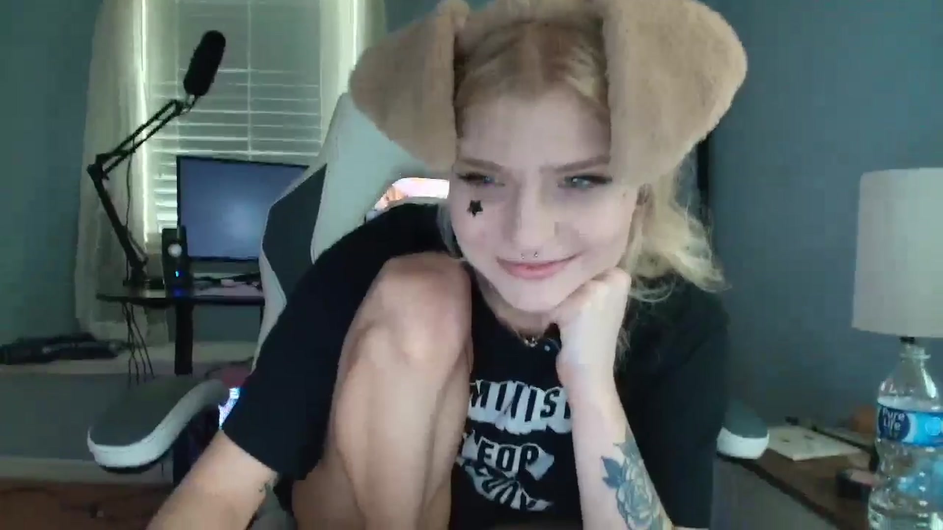 Gallery image thumbnail from DuckChan0's myfreecams stream on, 02/26/2025, 17:08 image 13 of 20