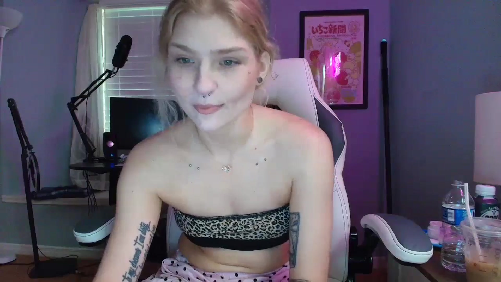 Gallery image thumbnail from DuckChan0's myfreecams stream on, 02/27/2025, 14:06 image 9 of 20